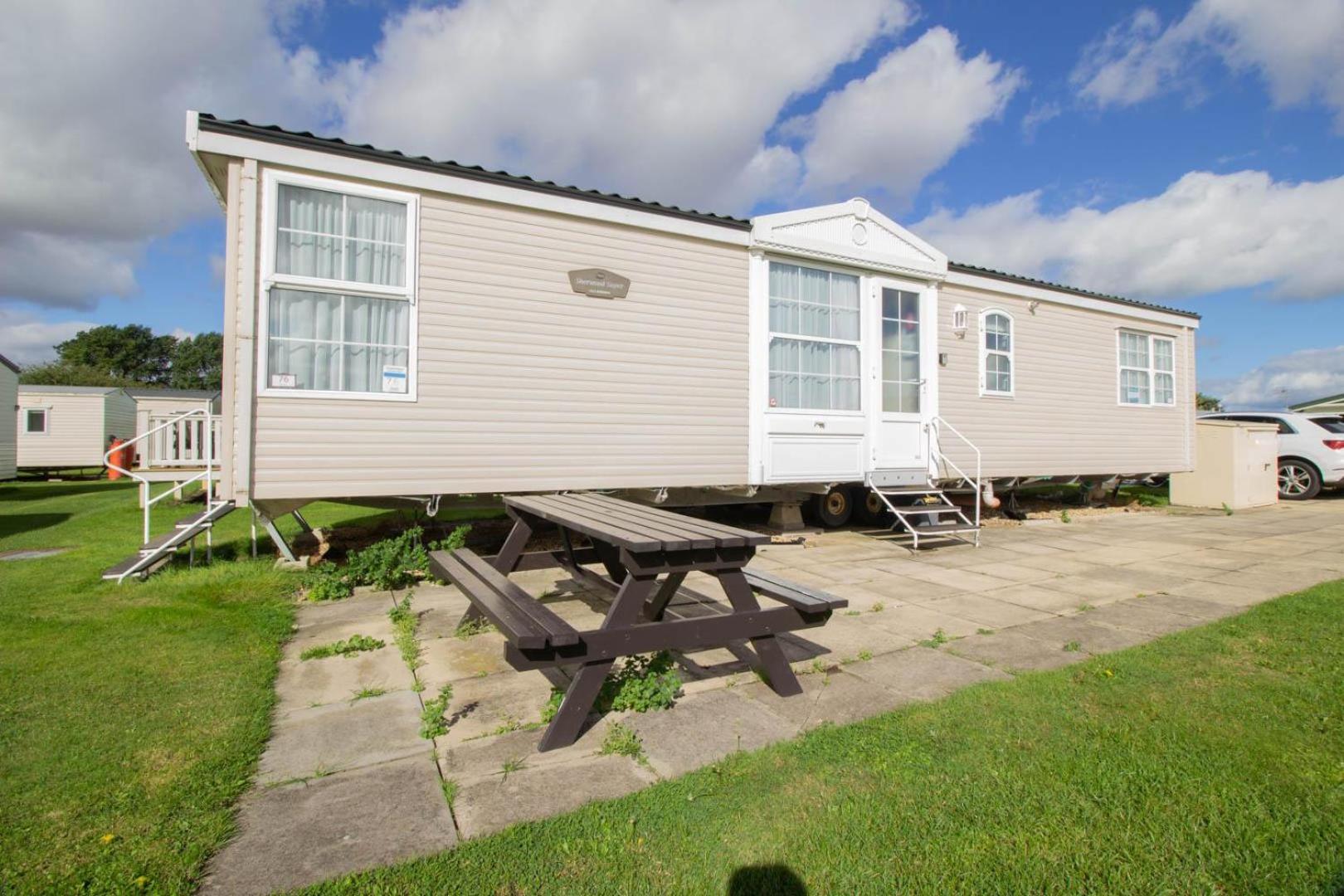 Brilliant 6 Berth Caravan For Hire At Sunnydale Park In Skegness Ref 35076af view 2