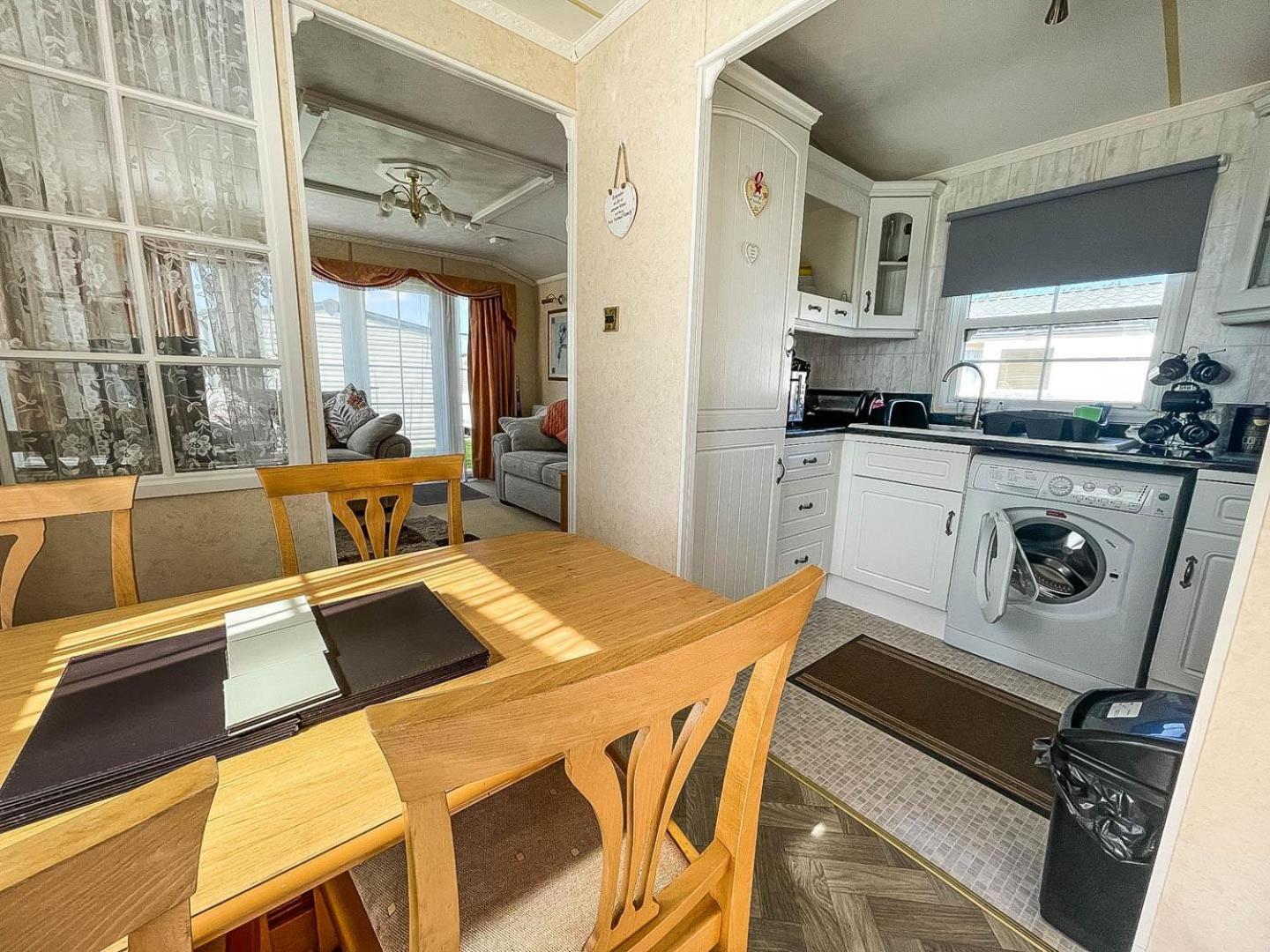 Brilliant 6 Berth Caravan For Hire At Sunnydale Park In Skegness Ref 35076af view 5