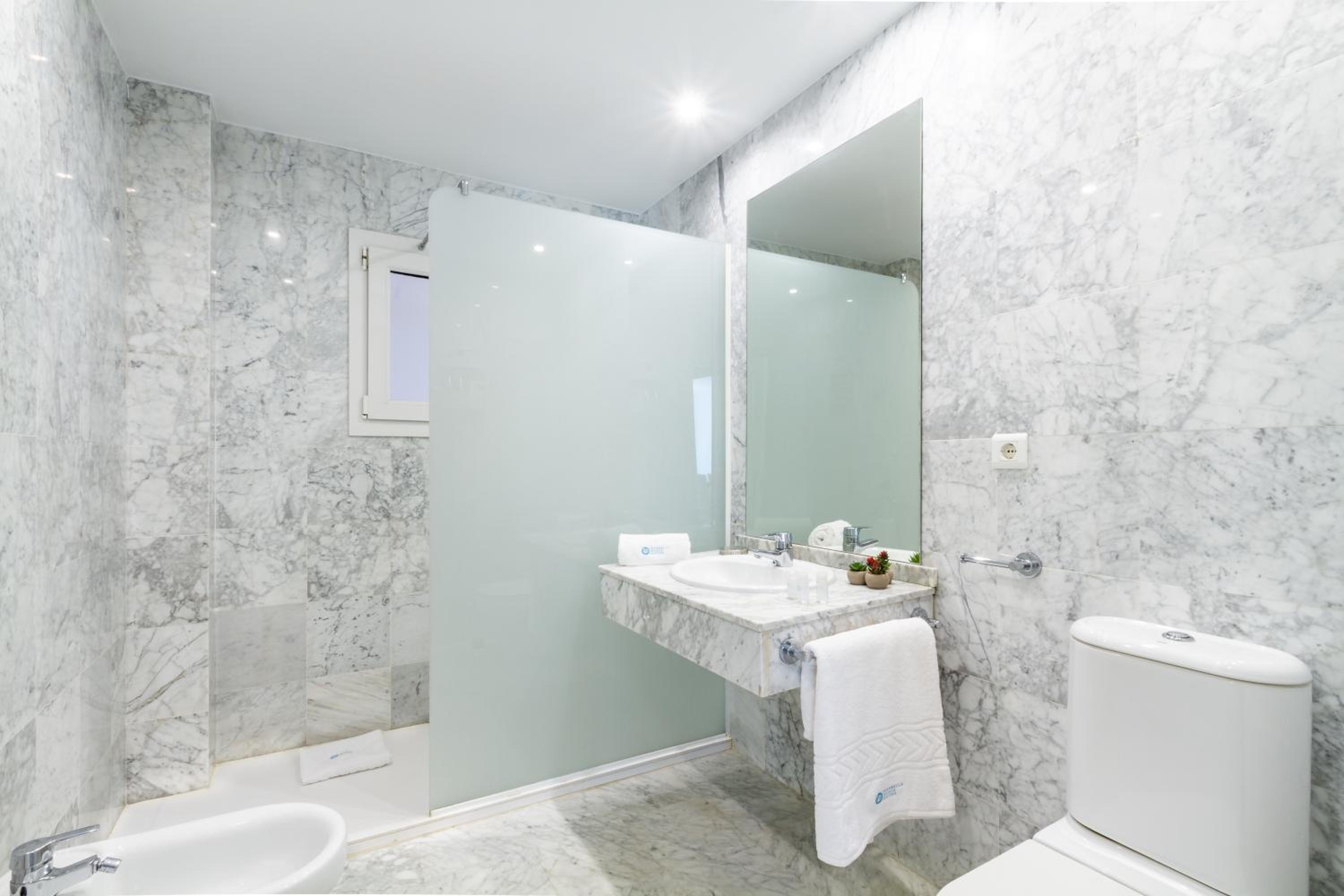 MARBELLA BANUS SUITES - Banus Playa Rocio Beachfront Complex