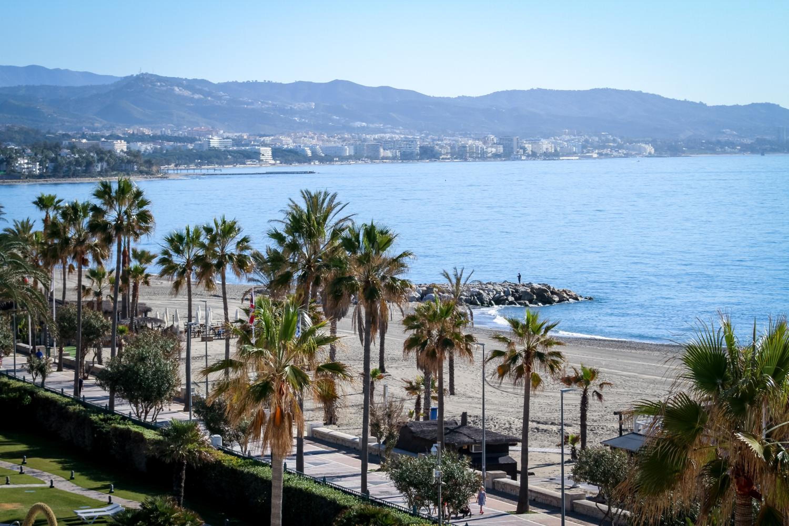 MARBELLA BANUS SUITES - Banus Playa Rocio Beachfront Complex