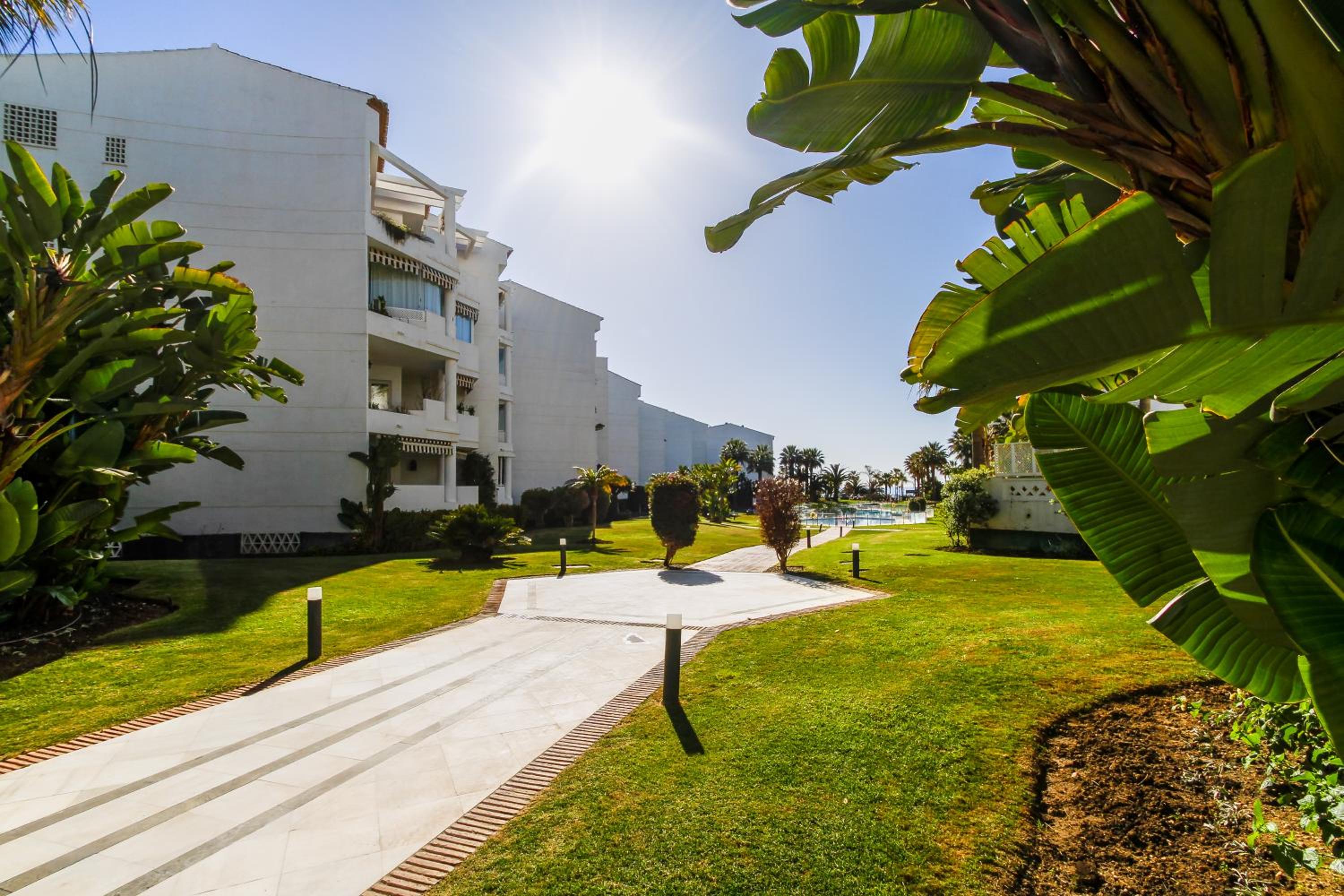 MARBELLA BANUS SUITES - Banus Playa Rocio Beachfront Complex
