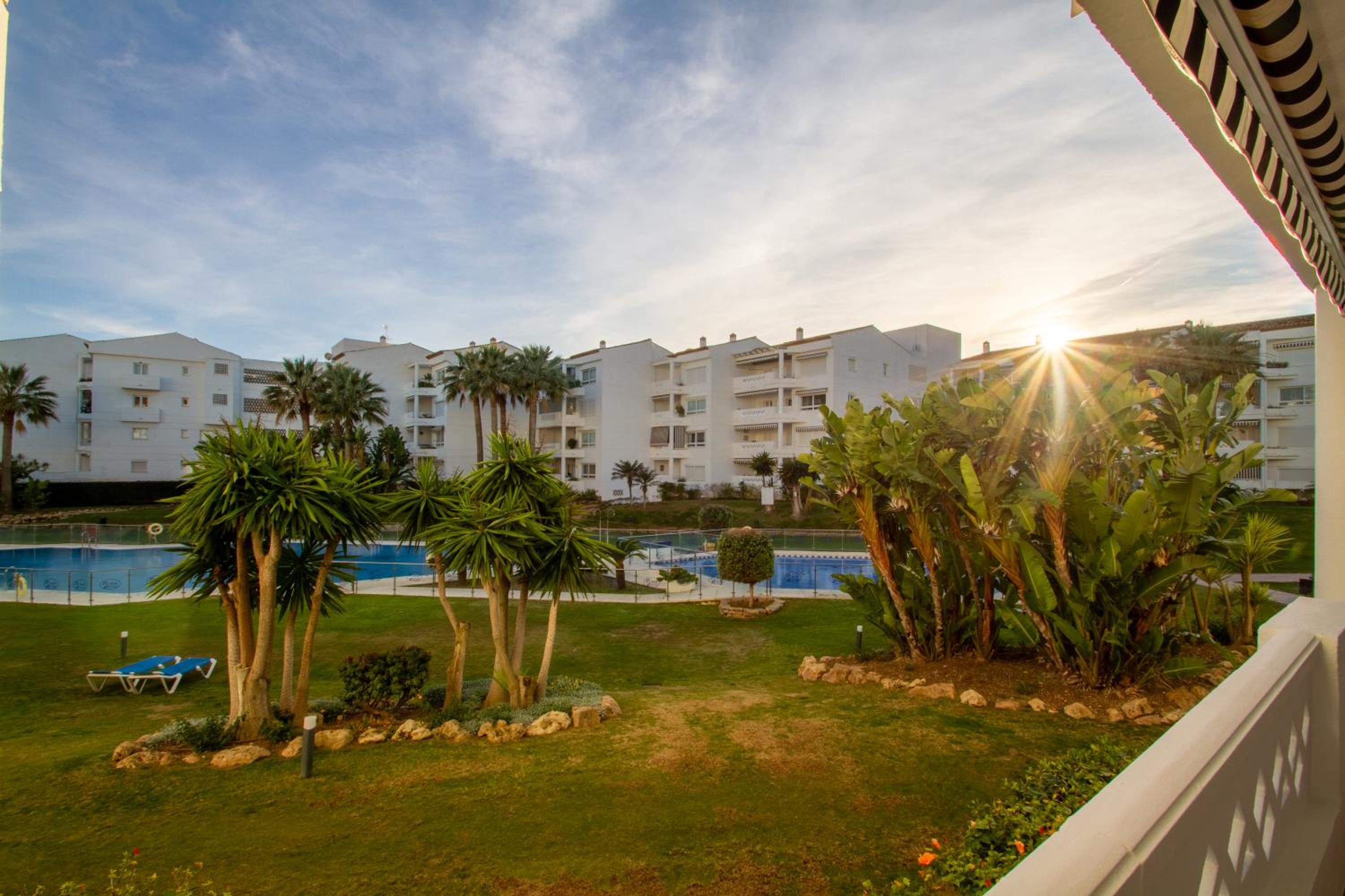 MARBELLA BANUS SUITES - Banus Playa Rocio Beachfront Complex