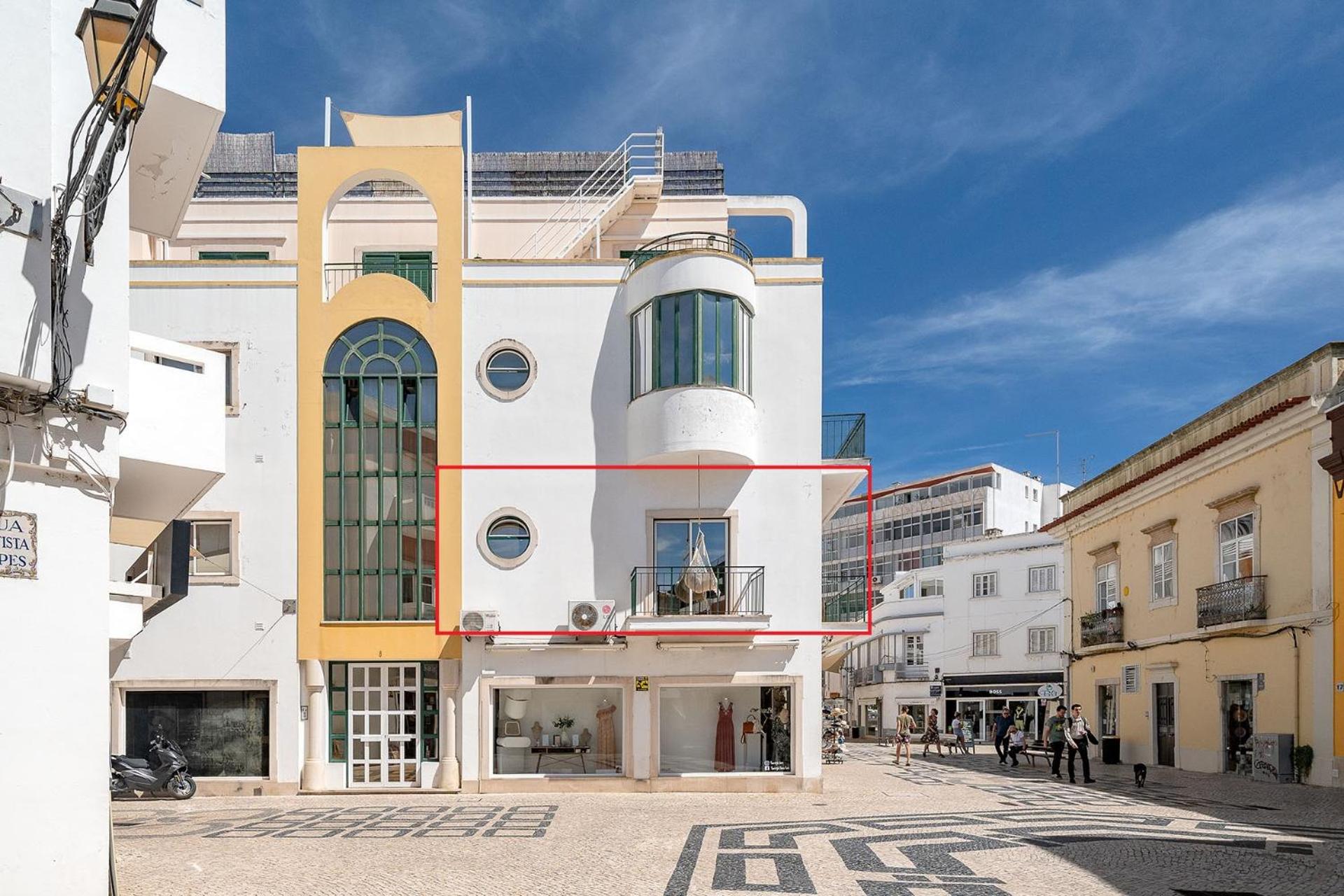 Hotel Downtown Lux Apartment - Image 1