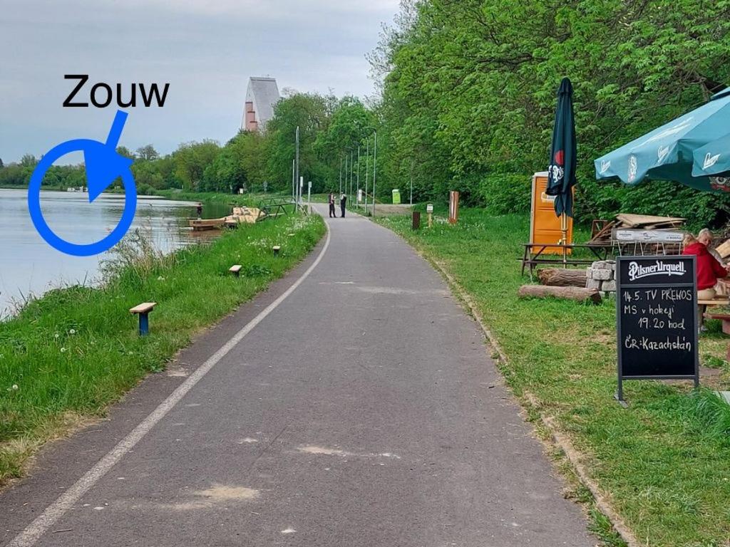 Zouw Hausboat Zakotven -pouze ubytovaní