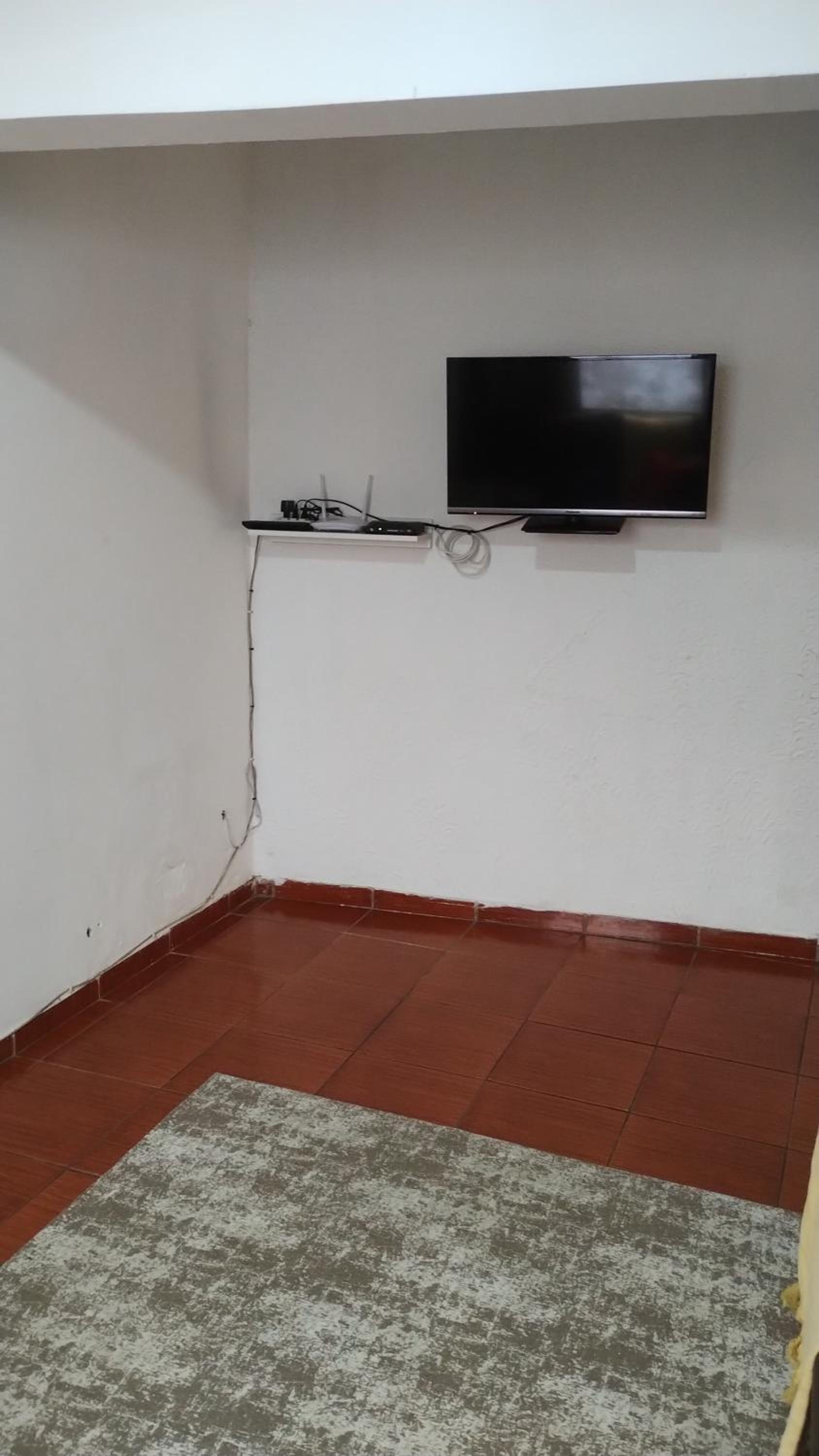 Casa Completa com 03 quartos a um quarteirão da Basílica Nacional