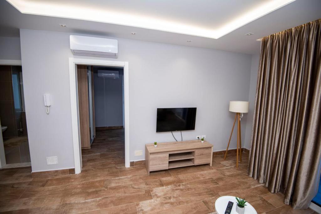 Armando Apartments