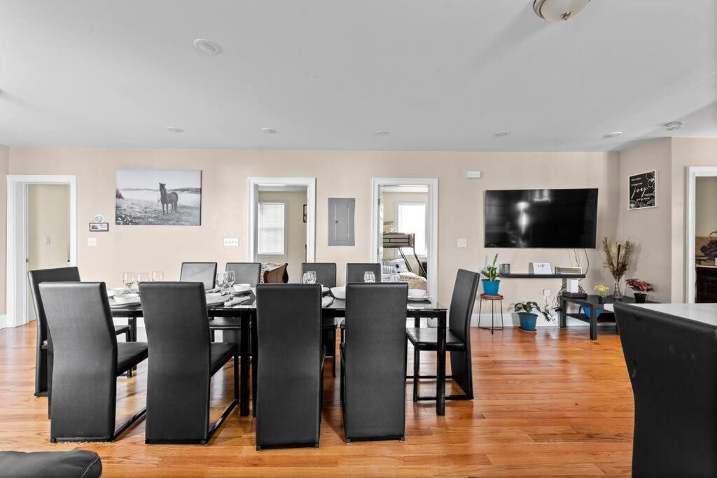 Spacious 6BR Quincy Apt - Balcony, Kitchen, Laundry, near Beach & Red Line 555, photo 31