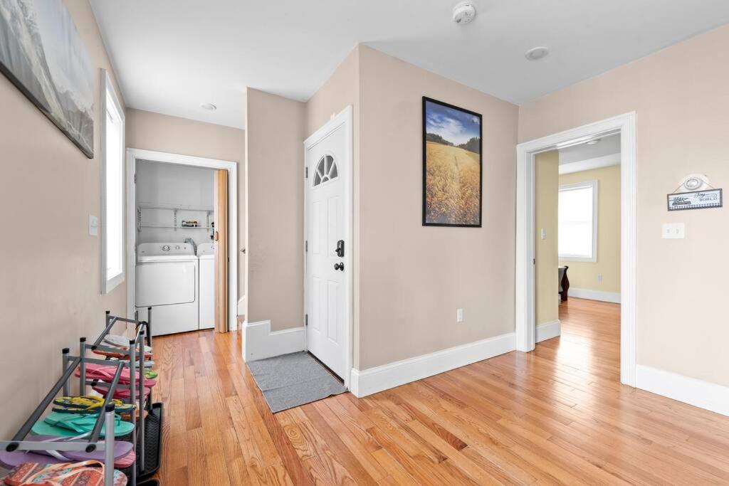 Spacious 6BR Quincy Apt - Balcony, Kitchen, Laundry, near Beach & Red Line 555, photo 37