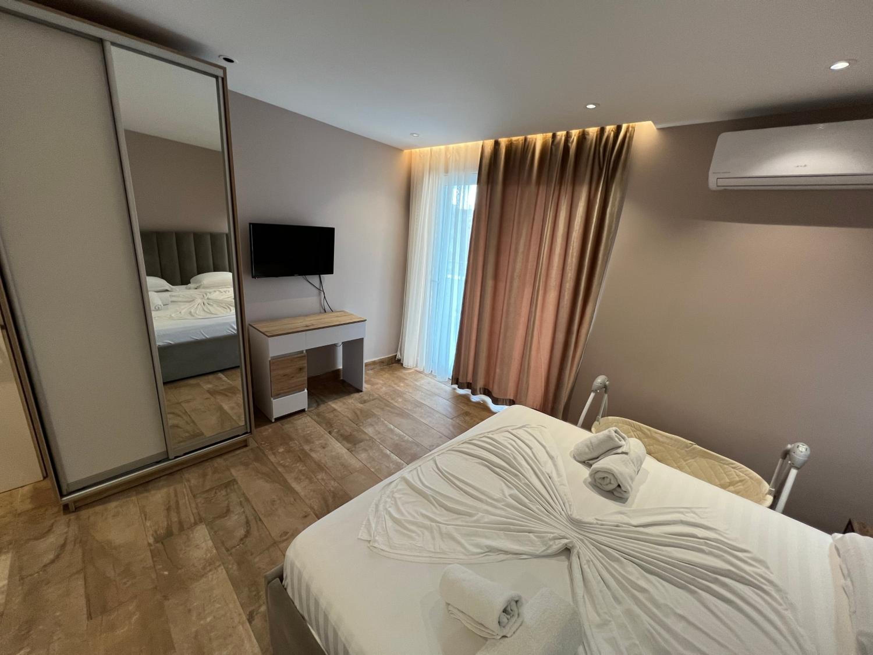 Armando Apartments