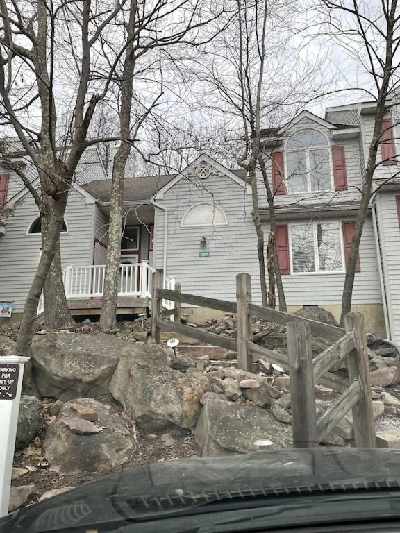 Hotel Beautiful Lake Harmony Townhouse with views of Big Boulder Lake - Image 1