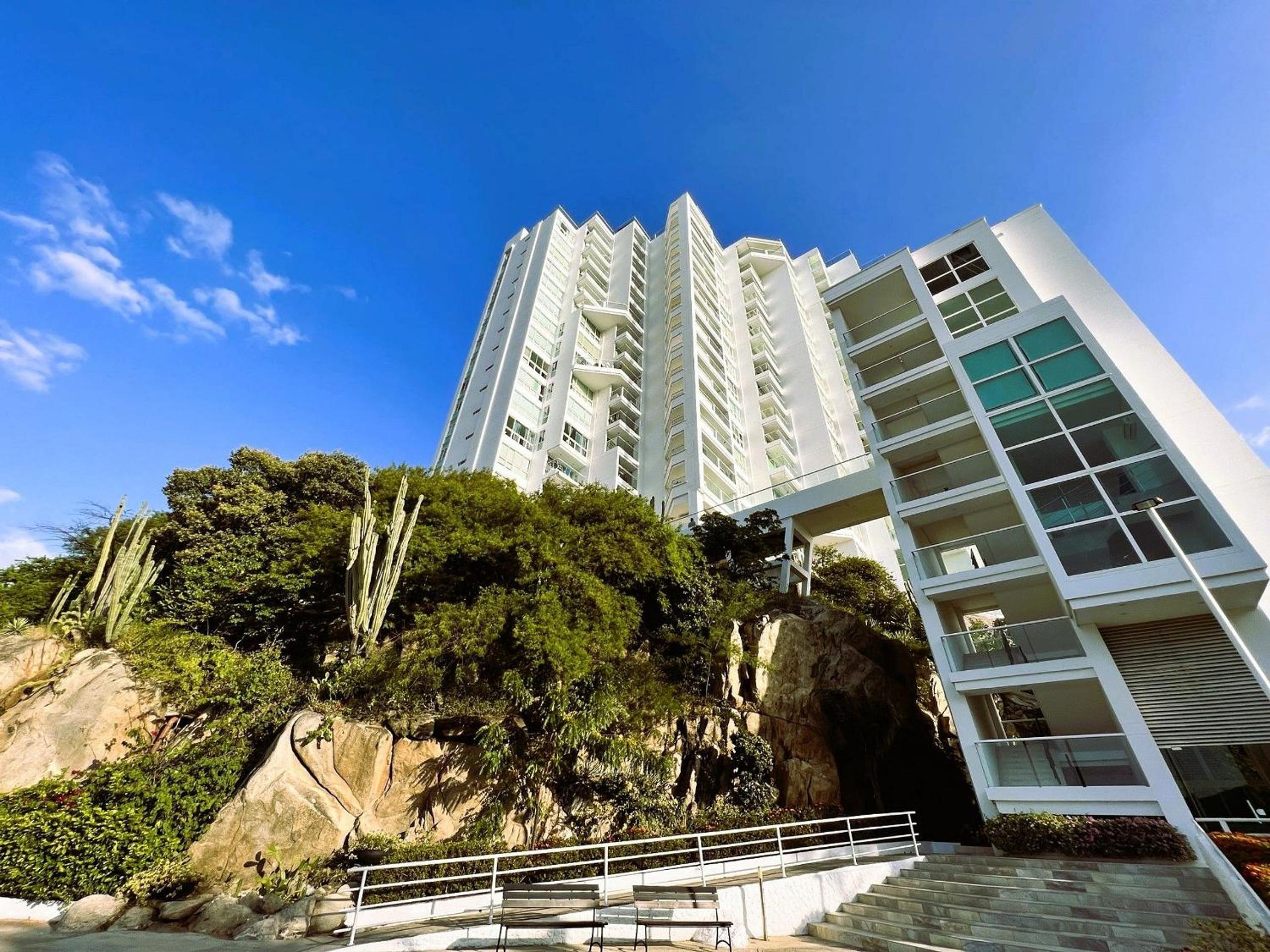 Hotel Apto con servicio de playa, terraza con vista 360 - Image 1