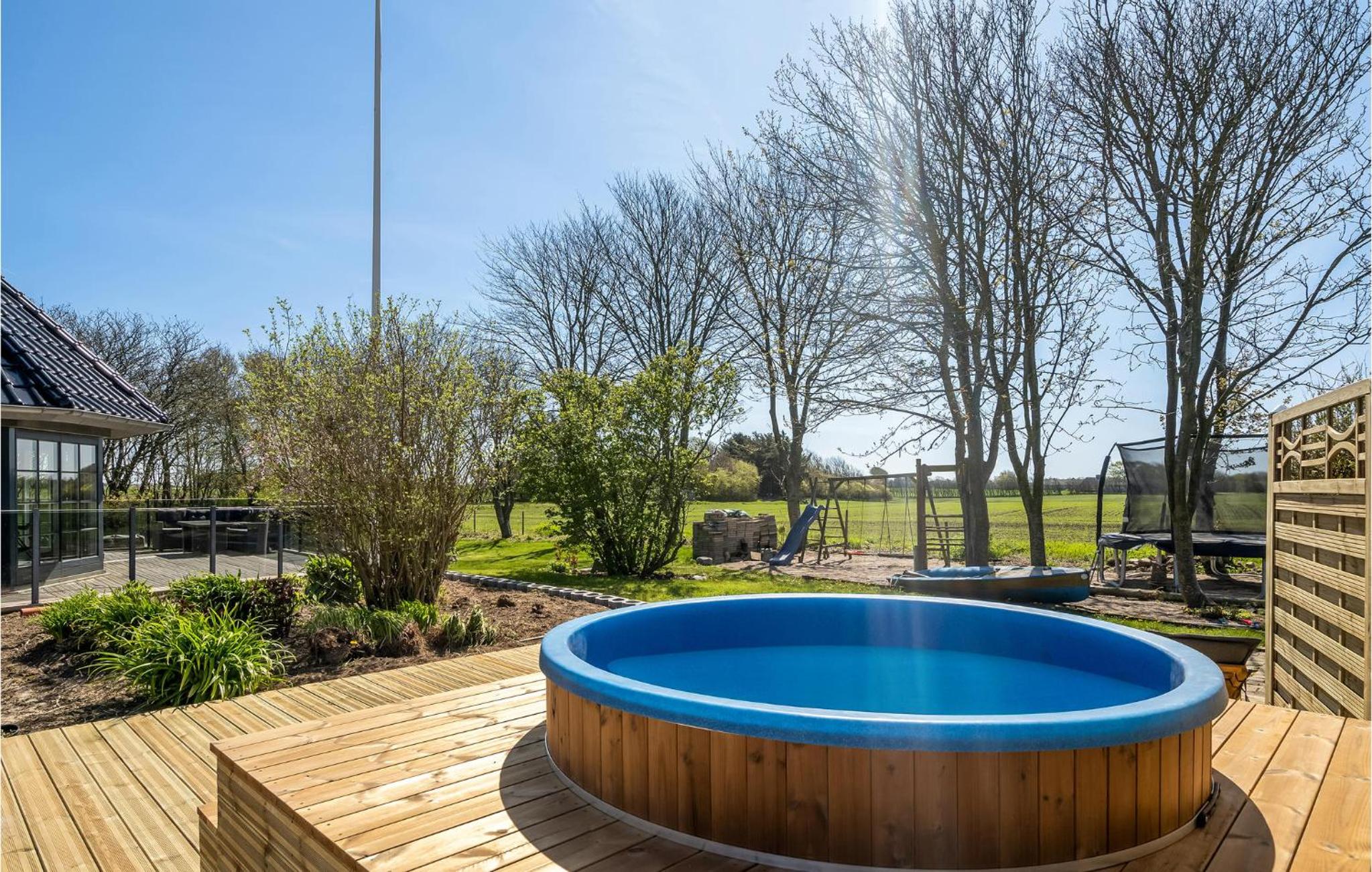 6 Bedroom Stunning Home In Spøttrup view 2