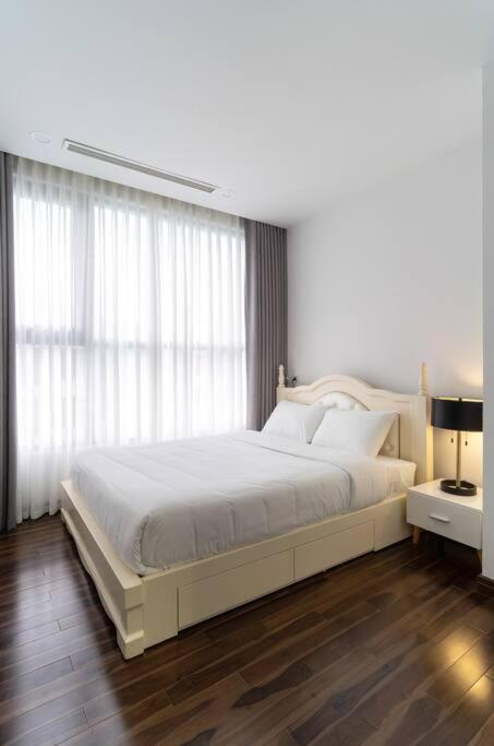 4-Bedroom Apartment @ Vinhomes Times city