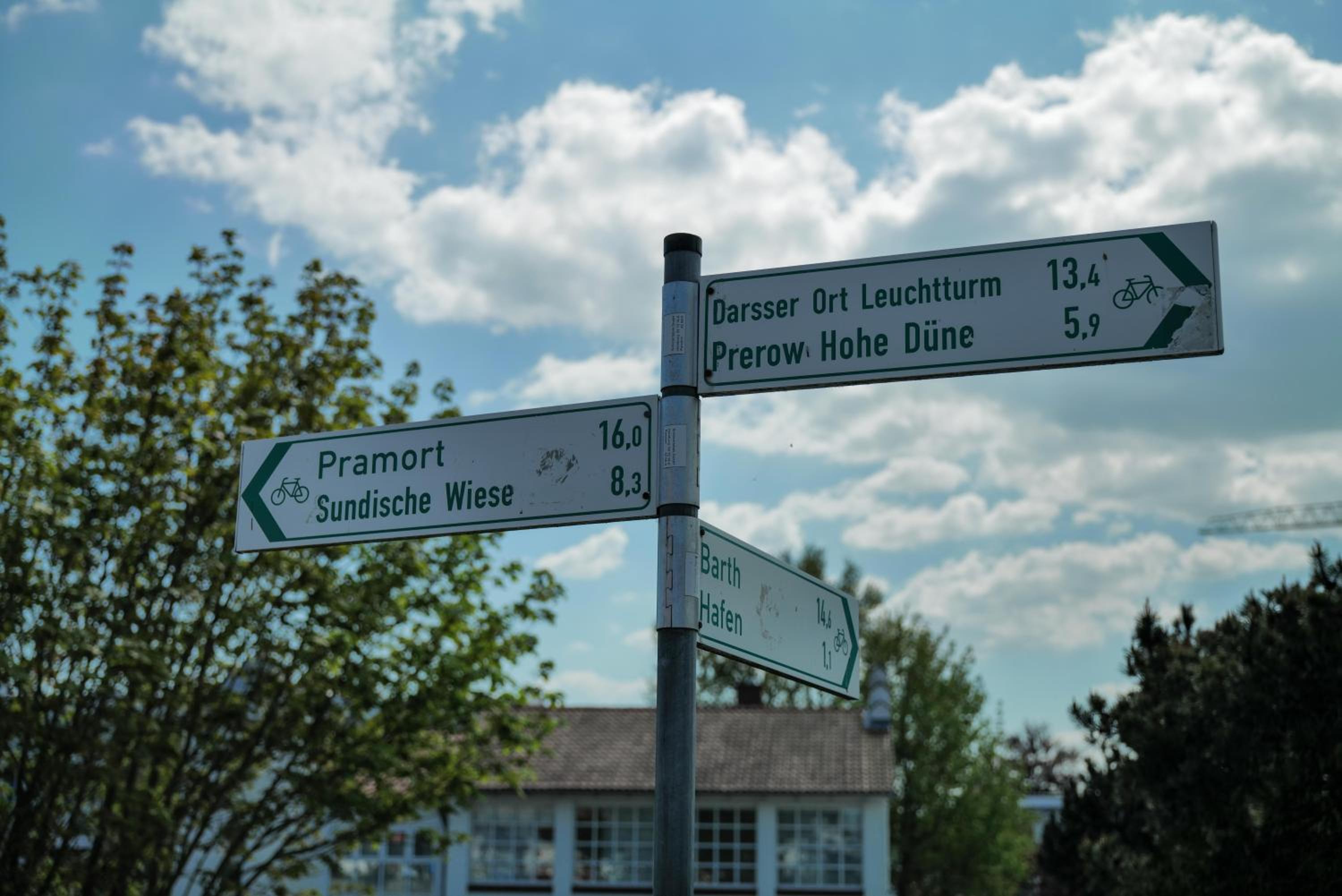 Ferienwohnungen Meerfarbig Zingst - HAUSTIERFREI -Terrasse mit Strandkorb oder Balkon - Glasfaser - Parkplatz - Fahrradschuppen - Waschtrockner - E-Ladesäu