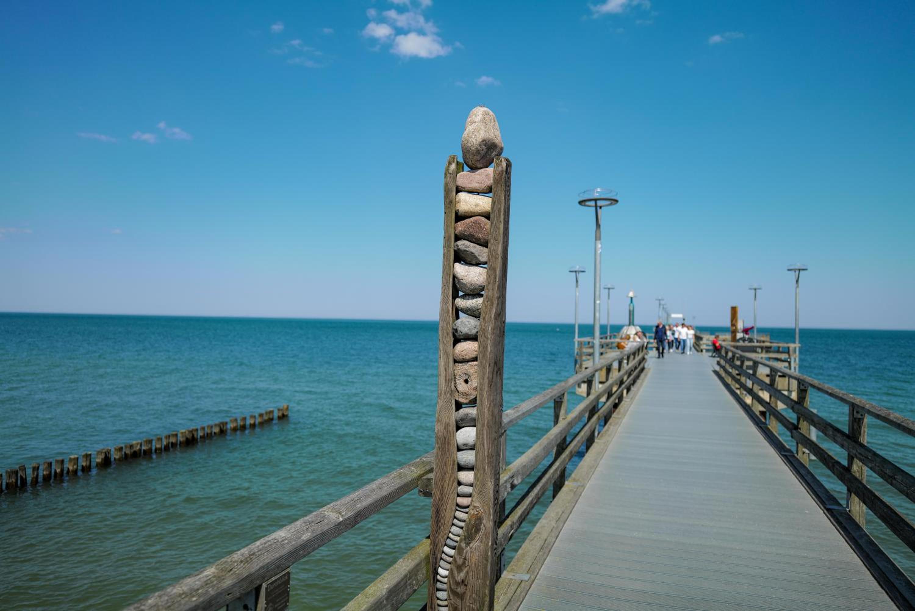 Ferienwohnungen Meerfarbig Zingst - HAUSTIERFREI -Terrasse mit Strandkorb oder Balkon - Glasfaser - Parkplatz - Fahrradschuppen - Waschtrockner - E-Ladesäu