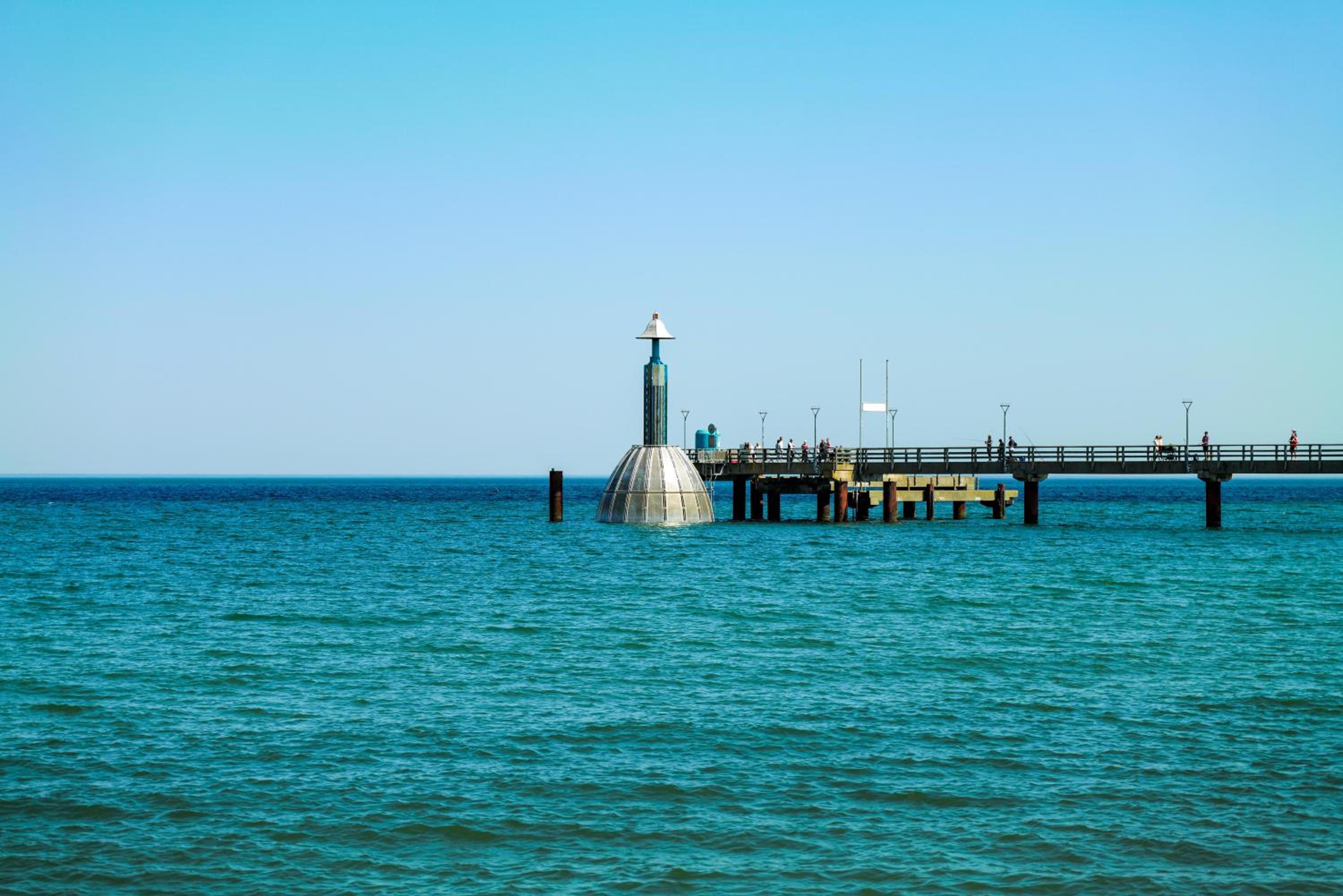 Ferienwohnungen Meerfarbig Zingst - HAUSTIERFREI -Terrasse mit Strandkorb oder Balkon - Glasfaser - Parkplatz - Fahrradschuppen - Waschtrockner - E-Ladesäu