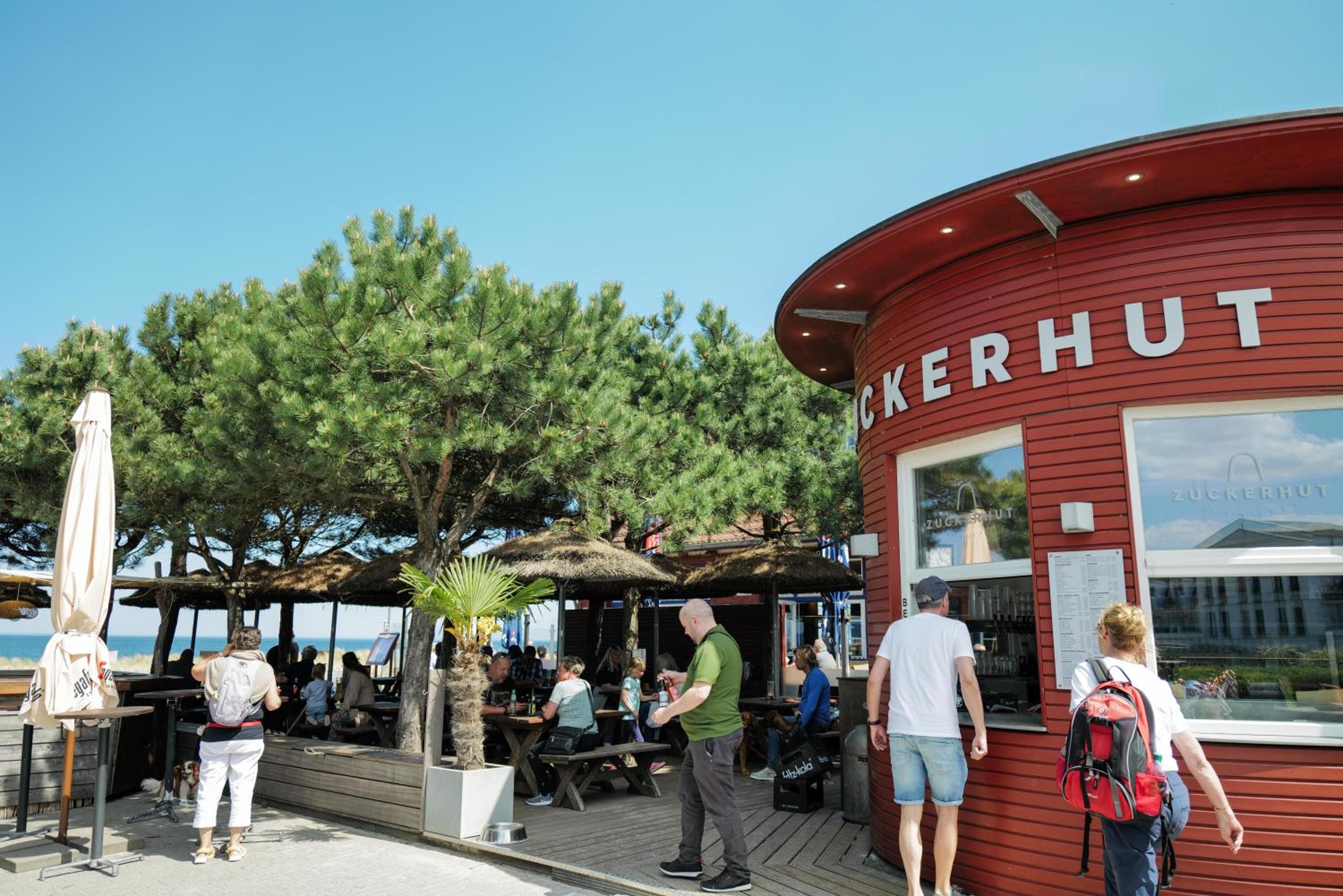 Ferienwohnungen Meerfarbig Zingst - HAUSTIERFREI -Terrasse mit Strandkorb oder Balkon - Glasfaser - Parkplatz - Fahrradschuppen - Waschtrockner - E-Ladesäu