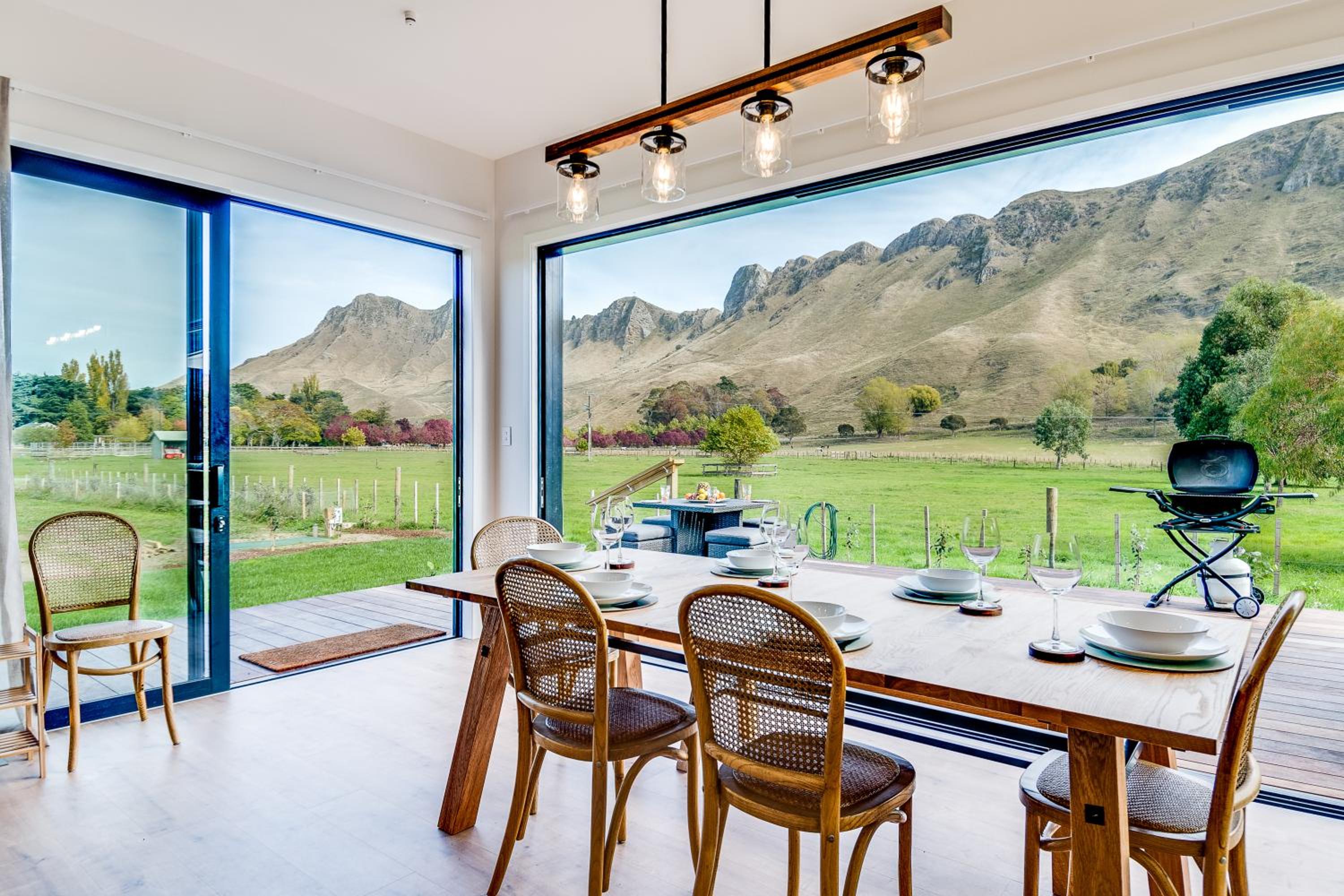River Range Cottage - Havelock North Holiday Home view 2