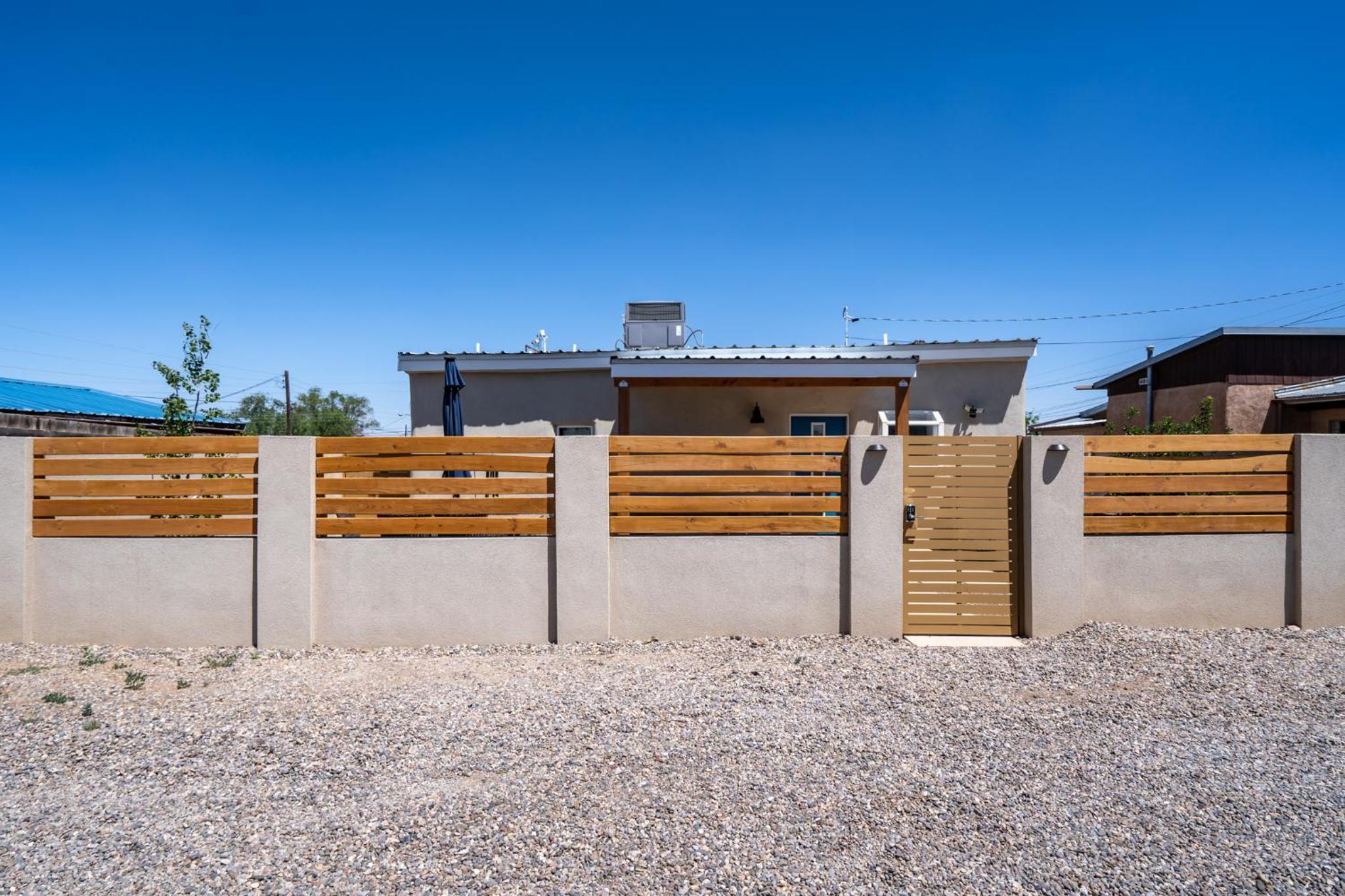 Hotel Crescent Moon Casita, 2 Bedrooms, Patio, WiFi, Sleeps 4 - Image 1