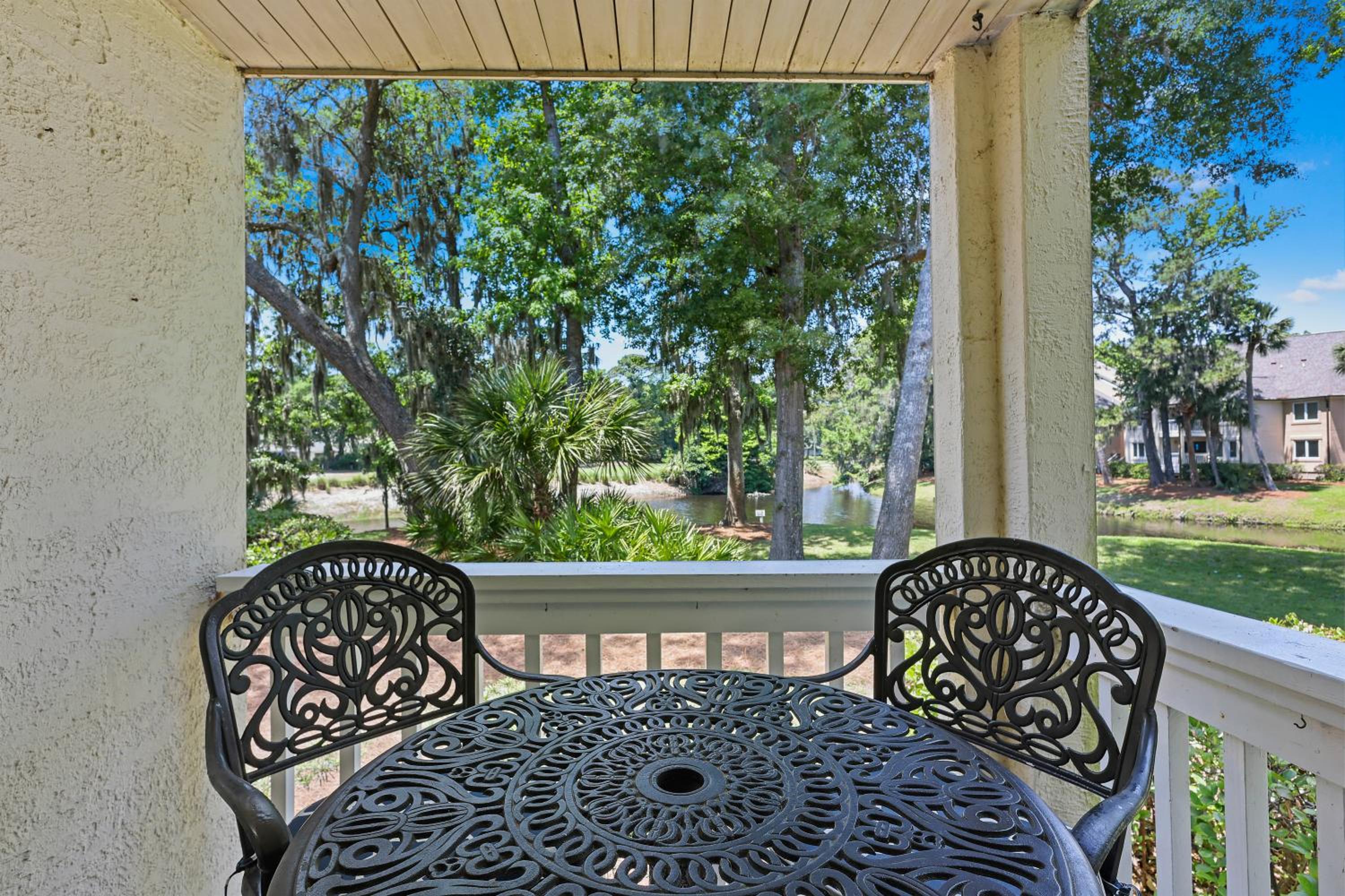 Wonderful 2 BR w King and 2 Twins Large screen TVs Bikes & Beach Gear included view 4