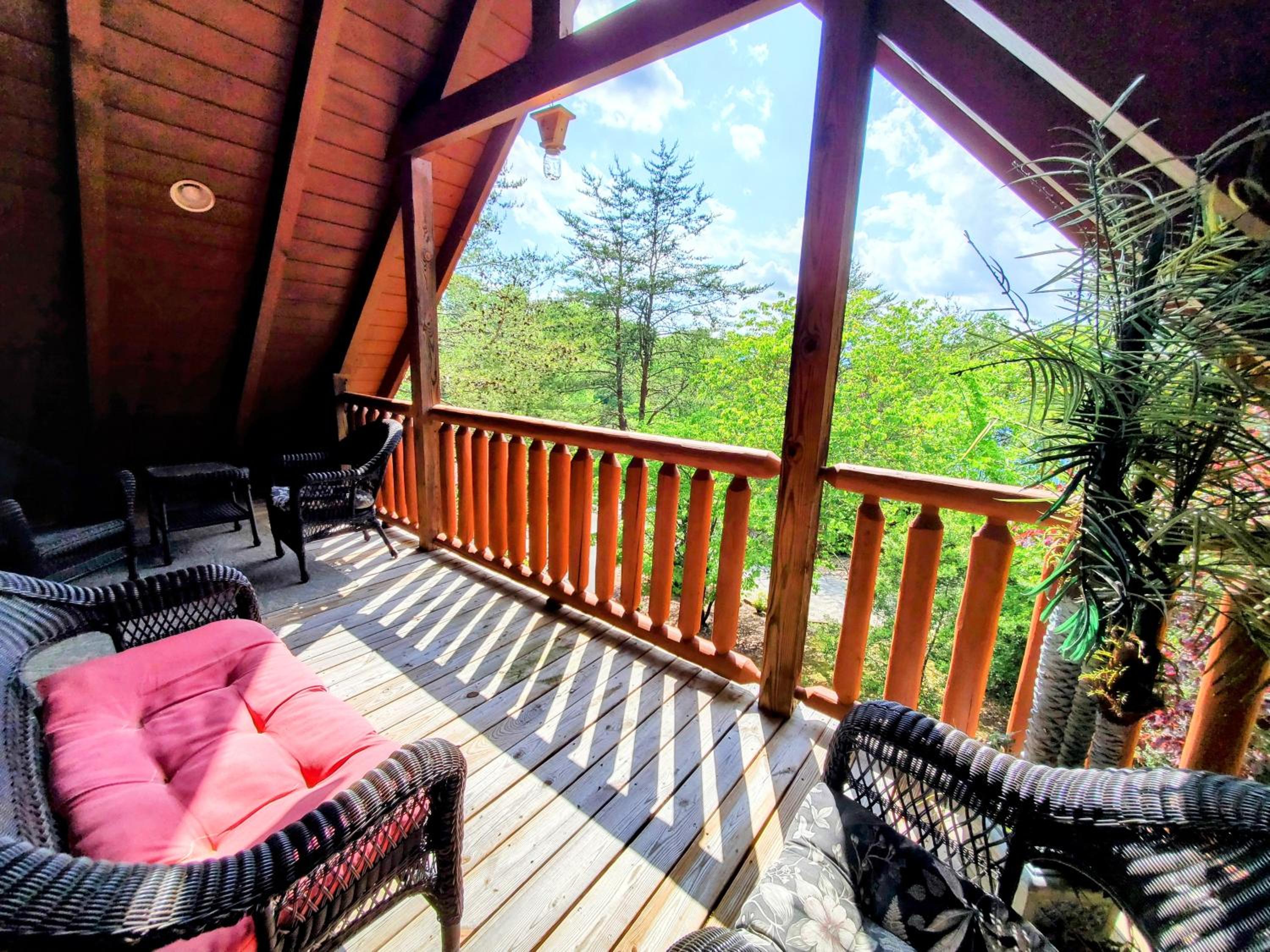 Airport Runway 33 3BR Cabin-Sleeps 10-Near Pigeon Forge FREE Tickets-1 Mile to Downtown view 3