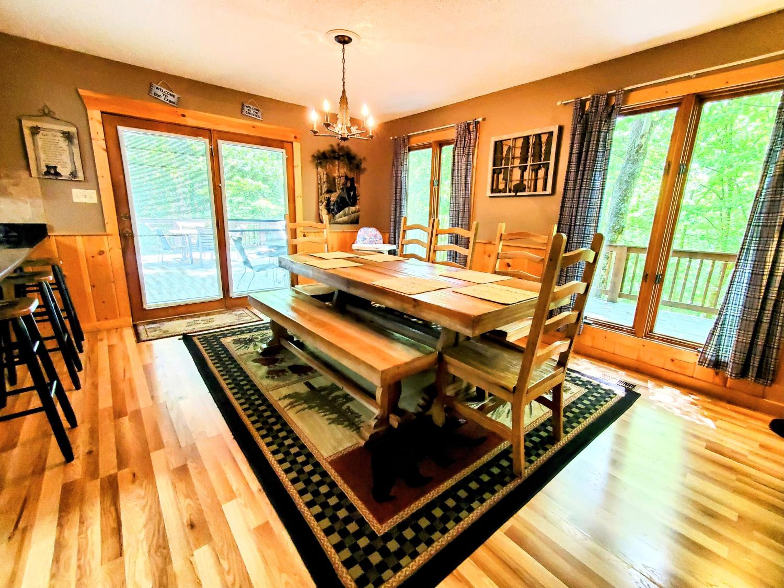 FREE Tickets! Wandering Bear Lodge 4BR Mountain Chalet with Hot Tub, Game Room & Fire Pit
