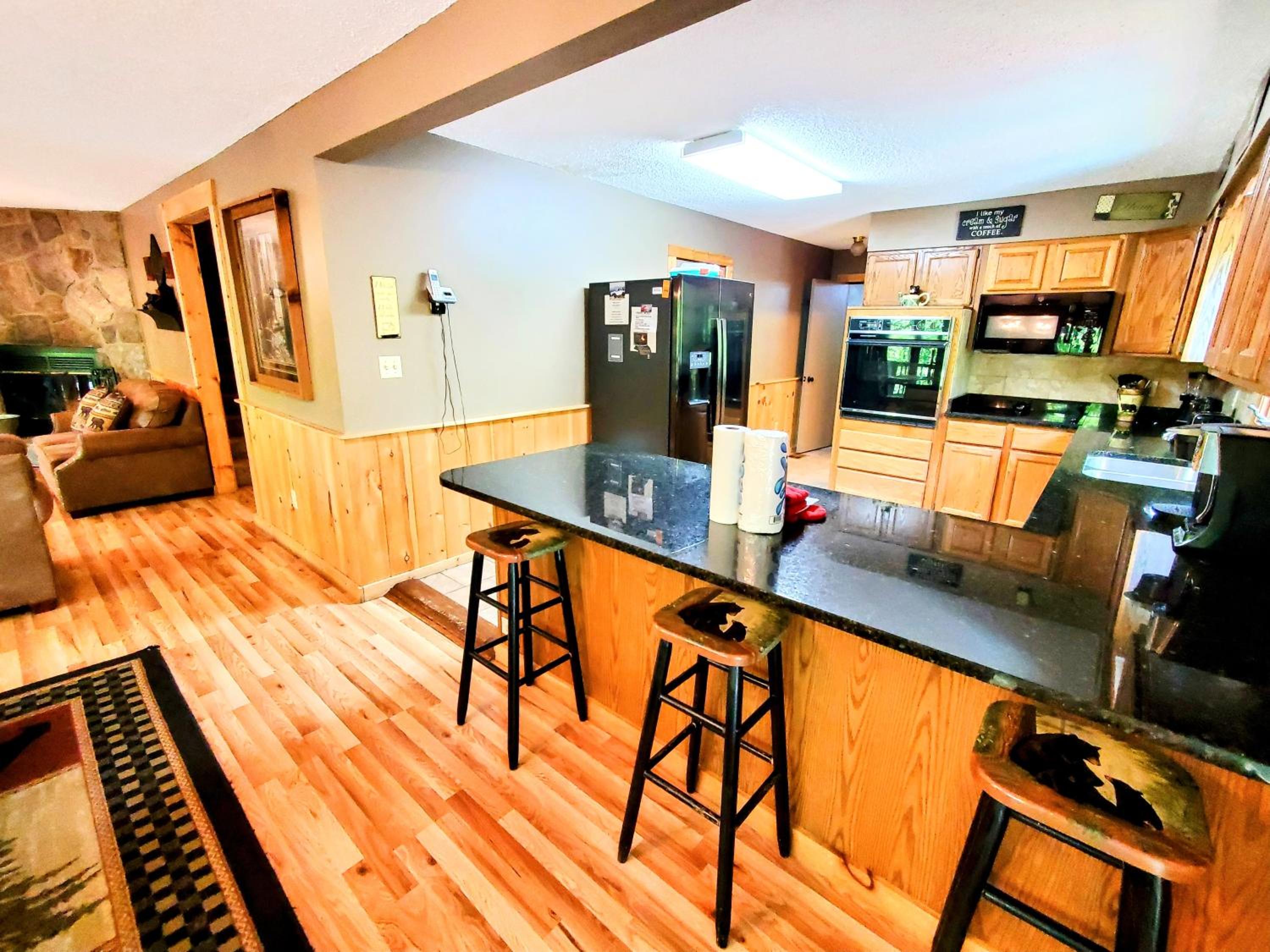 FREE Tickets! Wandering Bear Lodge 4BR Mountain Chalet with Hot Tub, Game Room & Fire Pit