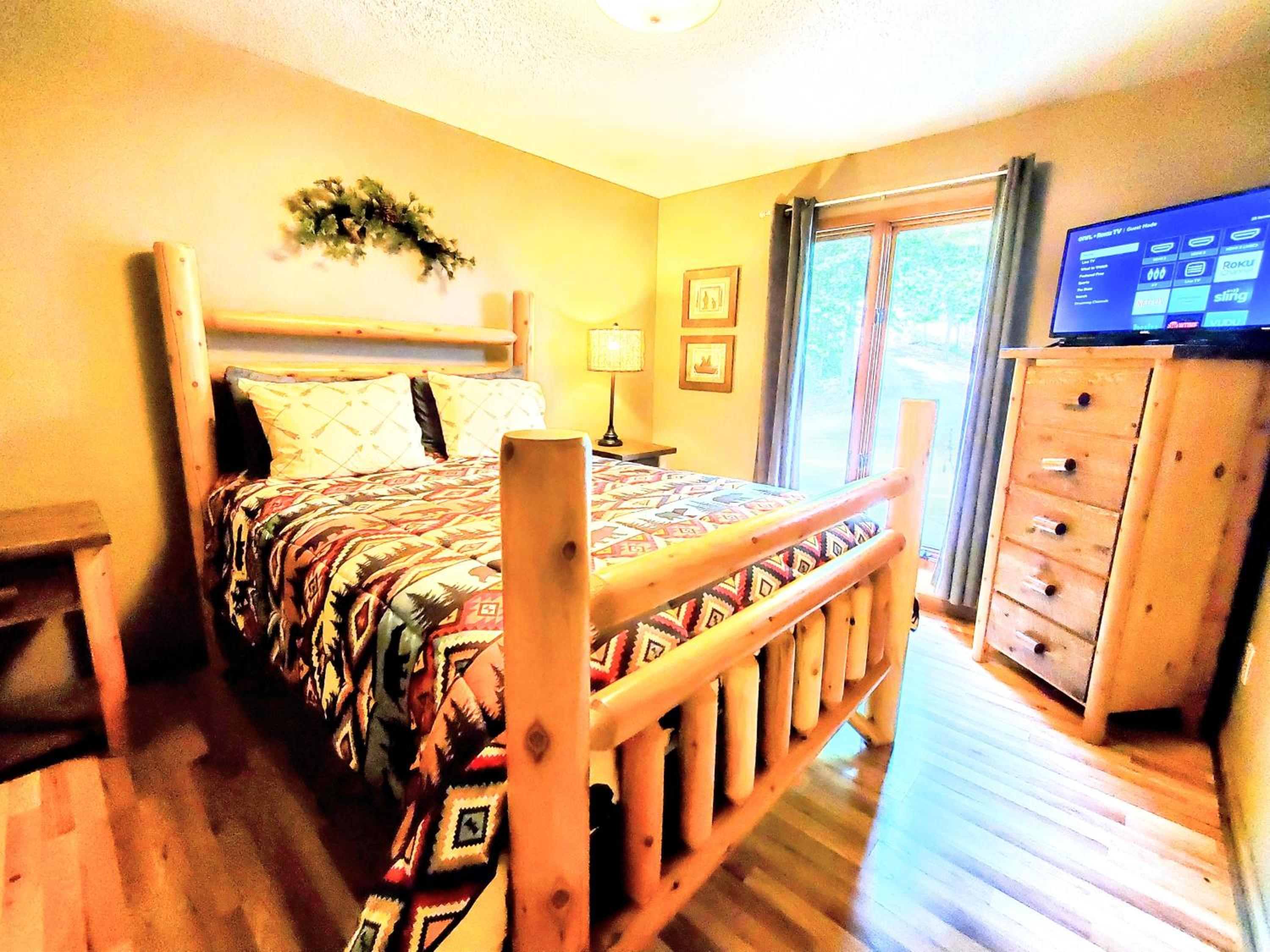 FREE Tickets! Wandering Bear Lodge 4BR Mountain Chalet with Hot Tub, Game Room & Fire Pit