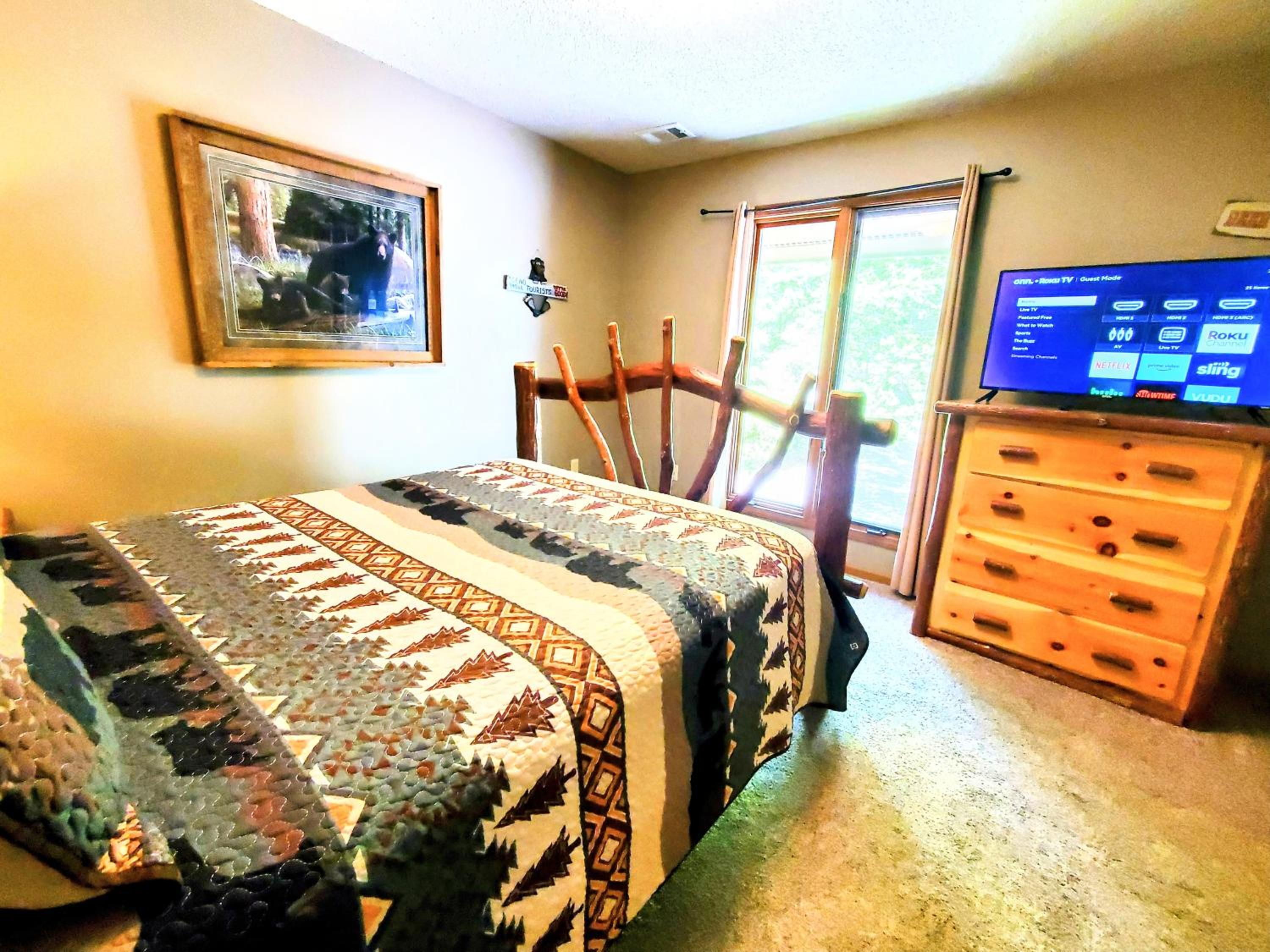 FREE Tickets! Wandering Bear Lodge 4BR Mountain Chalet with Hot Tub, Game Room & Fire Pit