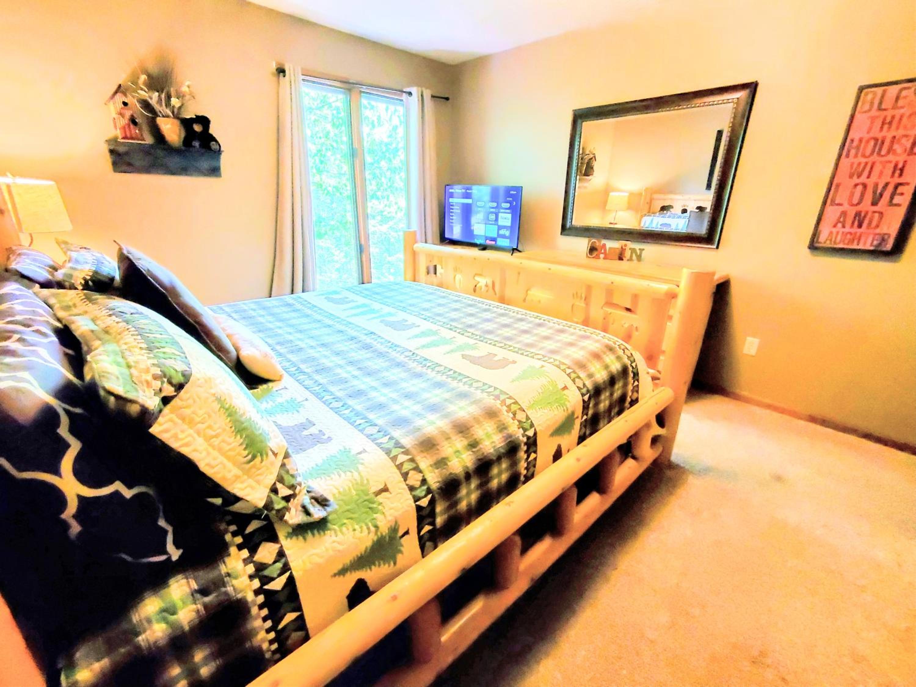 FREE Tickets! Wandering Bear Lodge 4BR Mountain Chalet with Hot Tub, Game Room & Fire Pit