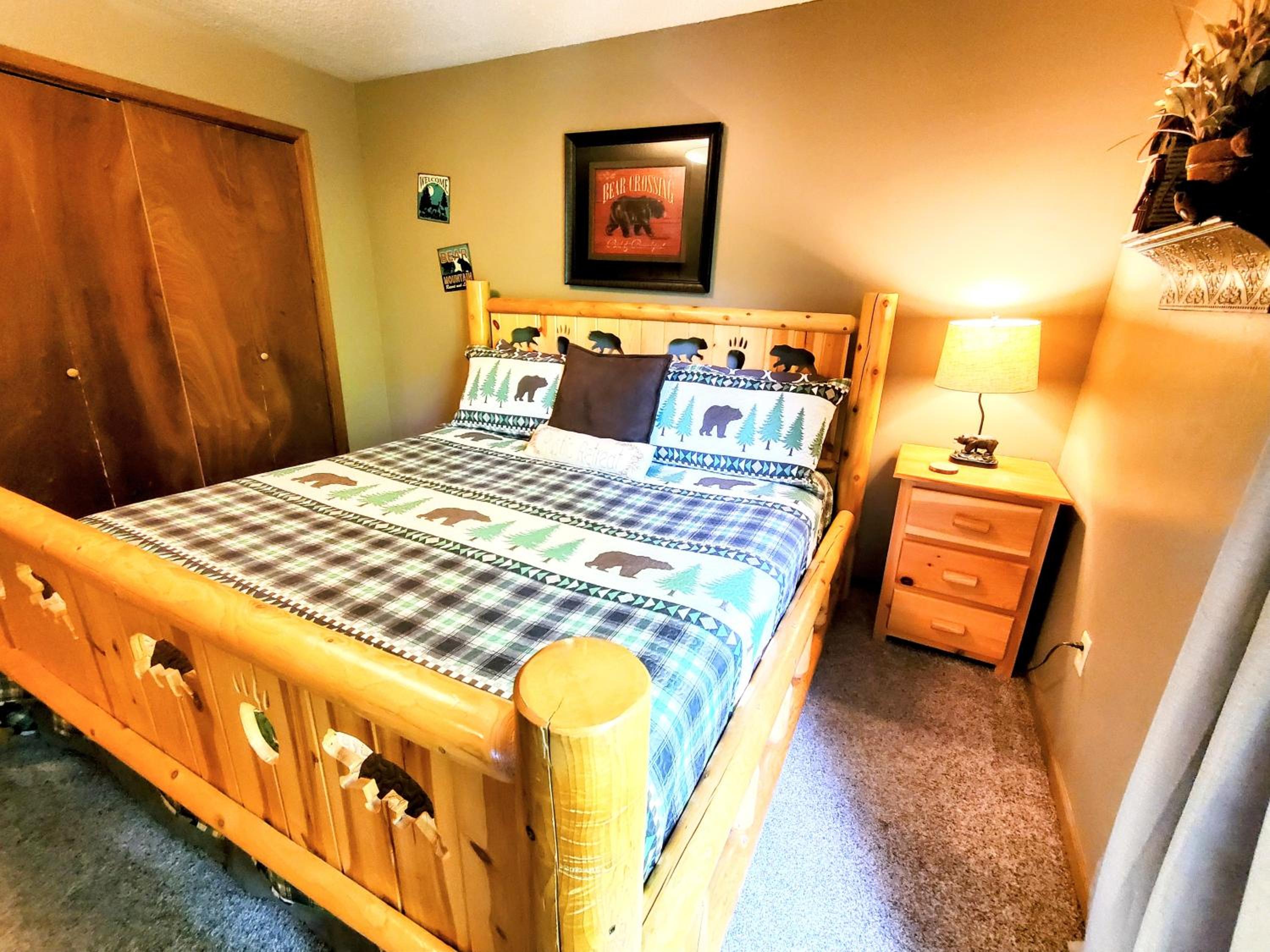 FREE Tickets! Wandering Bear Lodge 4BR Mountain Chalet with Hot Tub, Game Room & Fire Pit