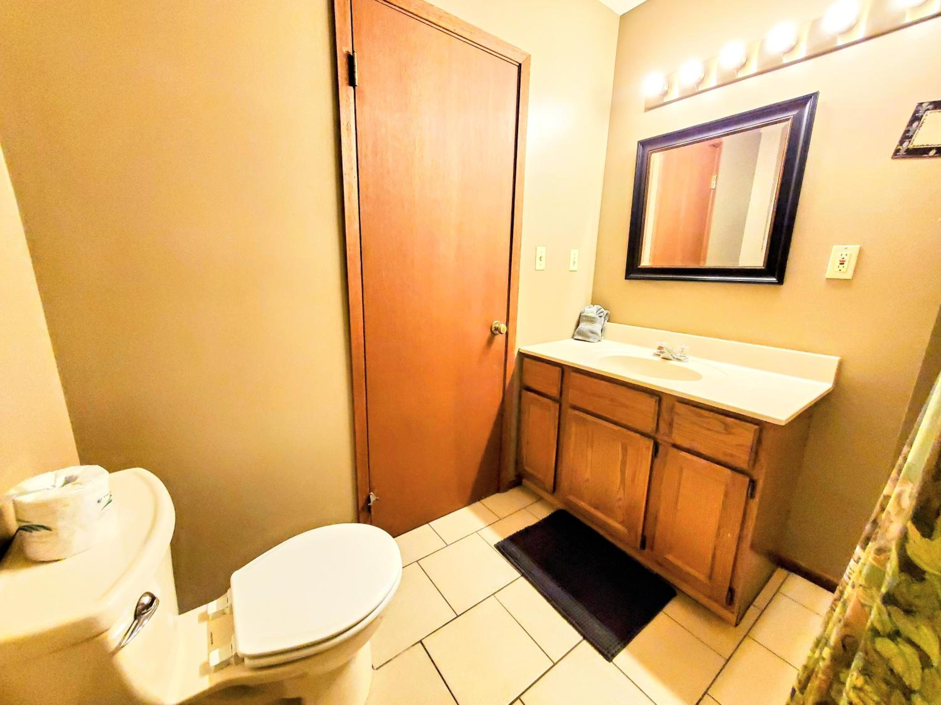 FREE Tickets! Wandering Bear Lodge 4BR Mountain Chalet with Hot Tub, Game Room & Fire Pit