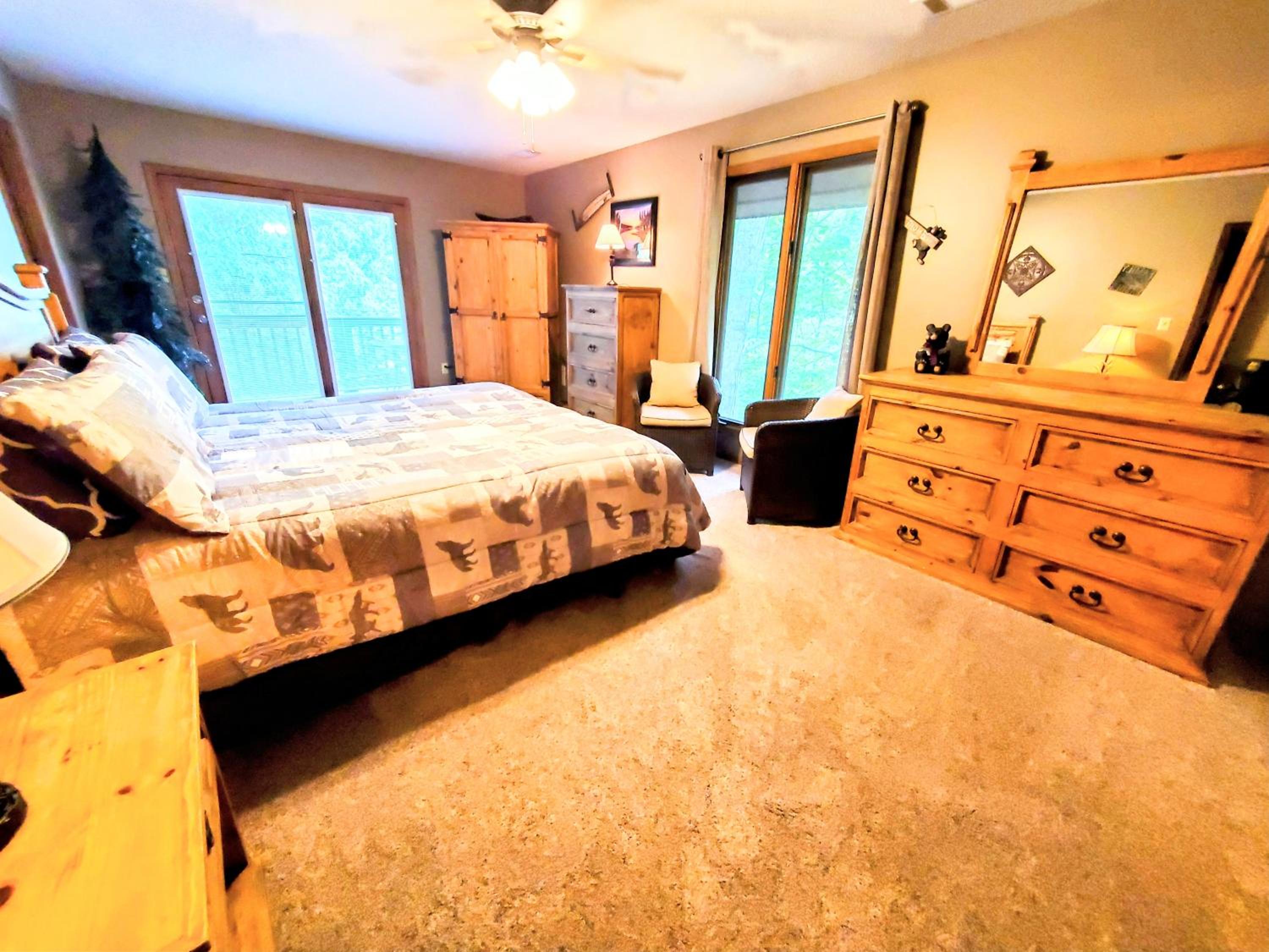 FREE Tickets! Wandering Bear Lodge 4BR Mountain Chalet with Hot Tub, Game Room & Fire Pit