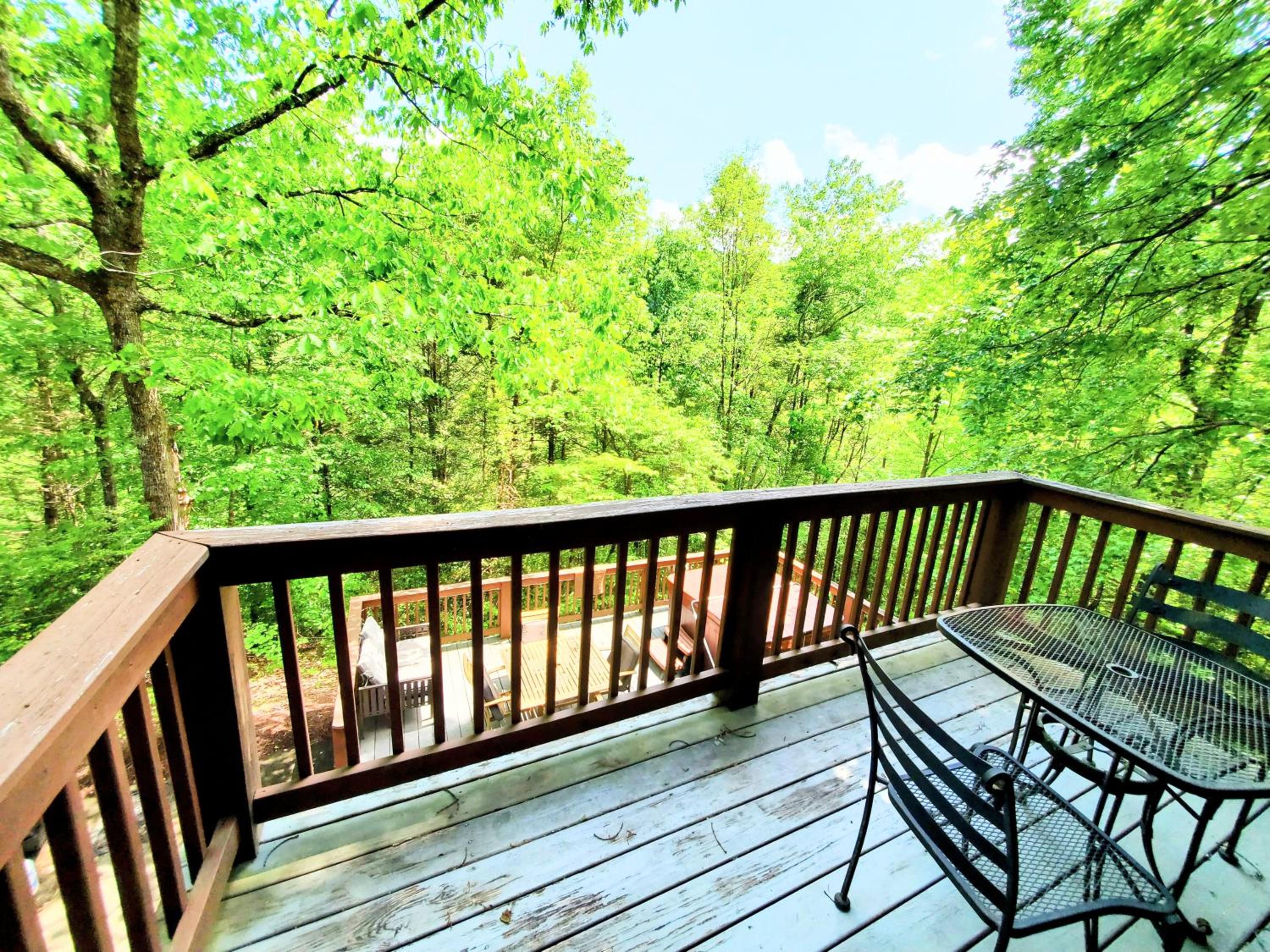 FREE Tickets! Wandering Bear Lodge 4BR Mountain Chalet with Hot Tub, Game Room & Fire Pit
