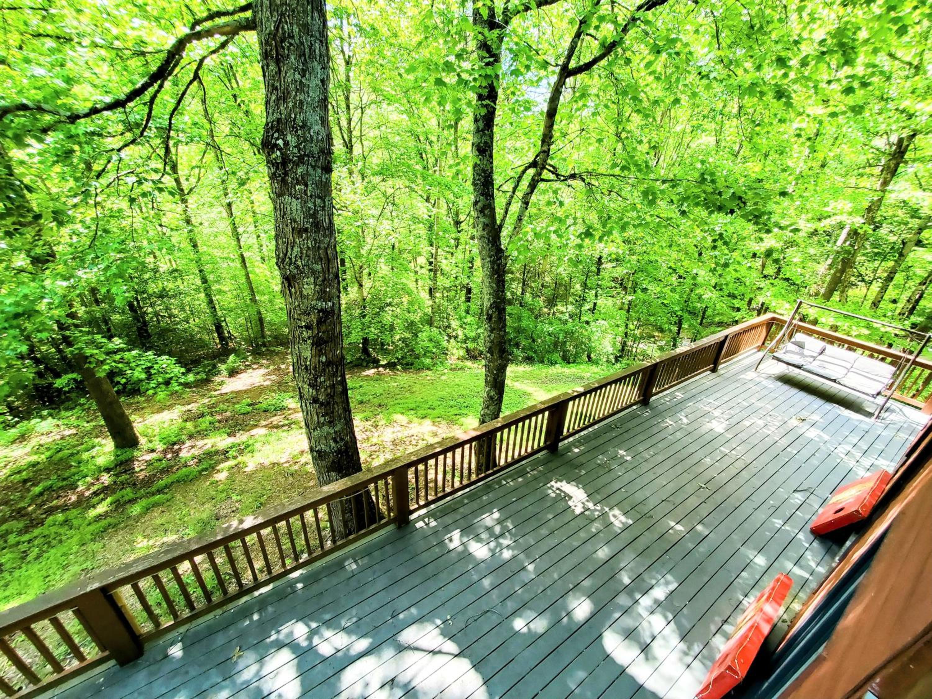 FREE Tickets! Wandering Bear Lodge 4BR Mountain Chalet with Hot Tub, Game Room & Fire Pit