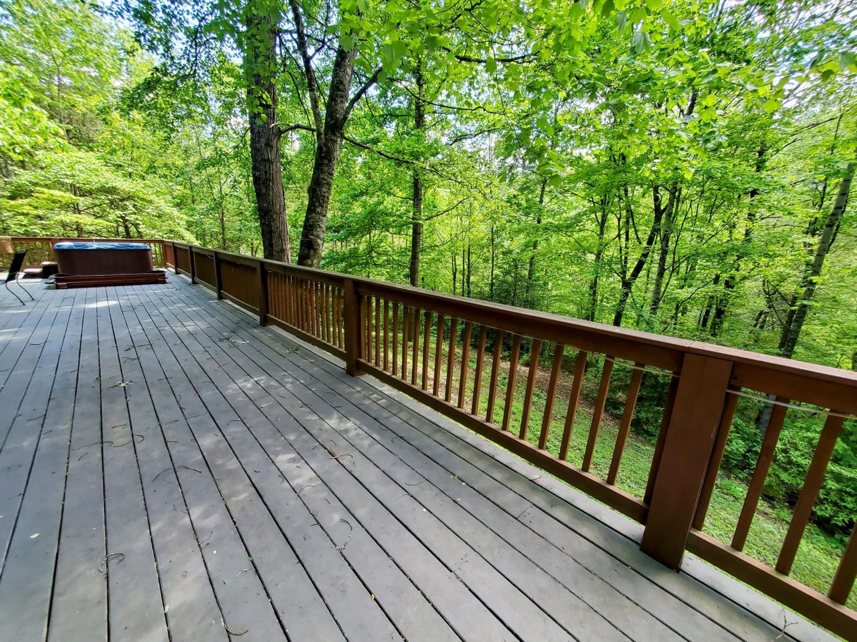 FREE Tickets! Wandering Bear Lodge 4BR Mountain Chalet with Hot Tub, Game Room & Fire Pit