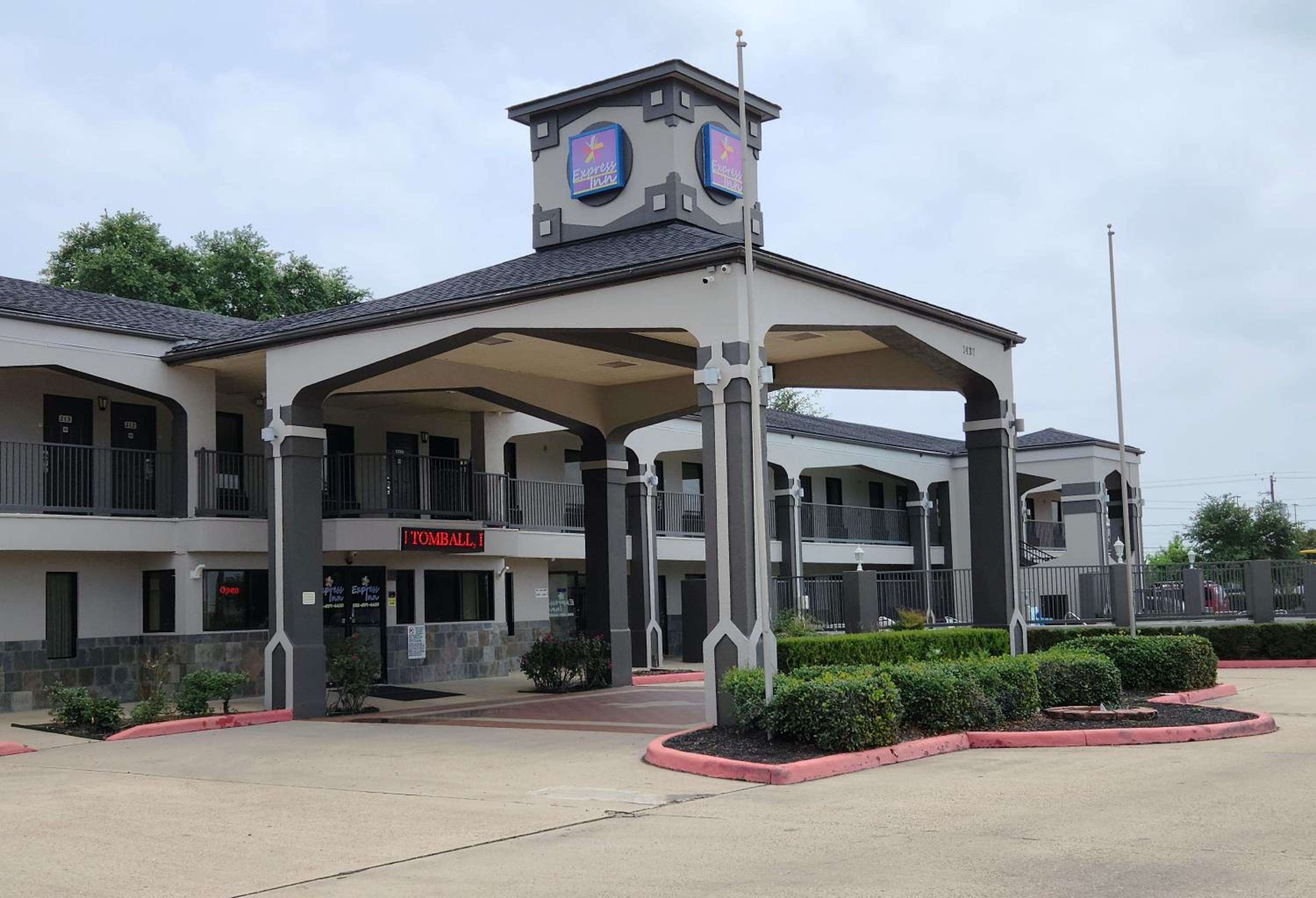 Houston Vacations - Express Inn Tomball - Property Image 1