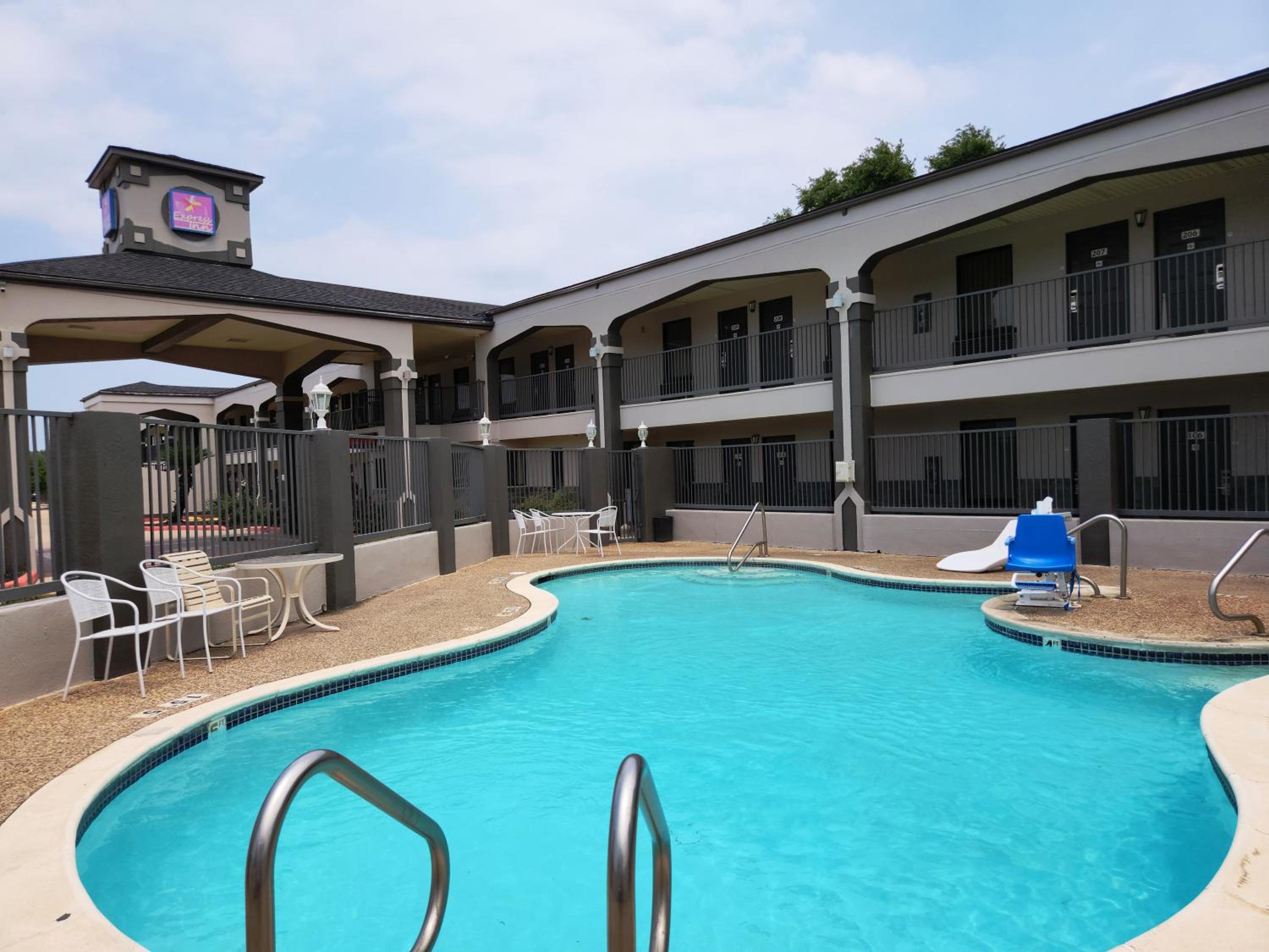 Express Inn Tomball - Property Image 12