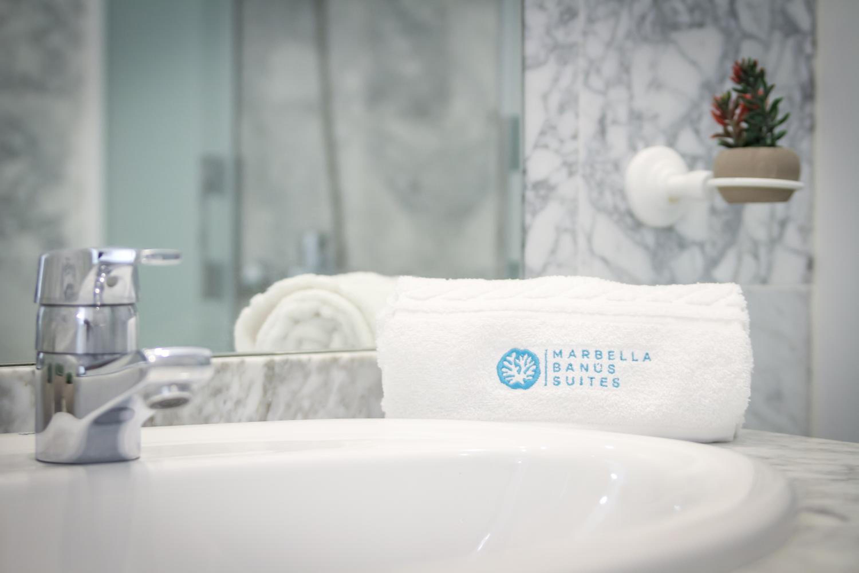 MARBELLA BANUS SUITES - Banus Playa Rocio Beachside Complex