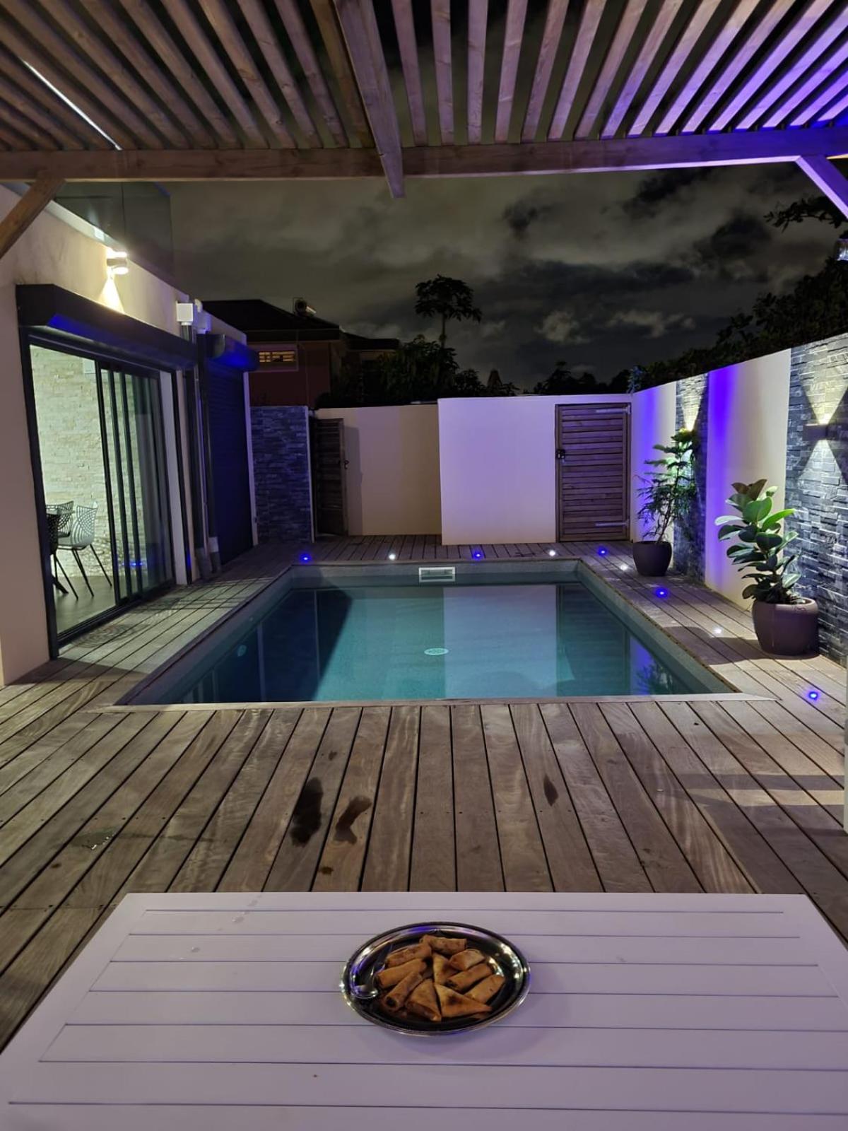 Villa Jasmin Standing Piscine Chauffee 4 Ch 9 Pers view 3
