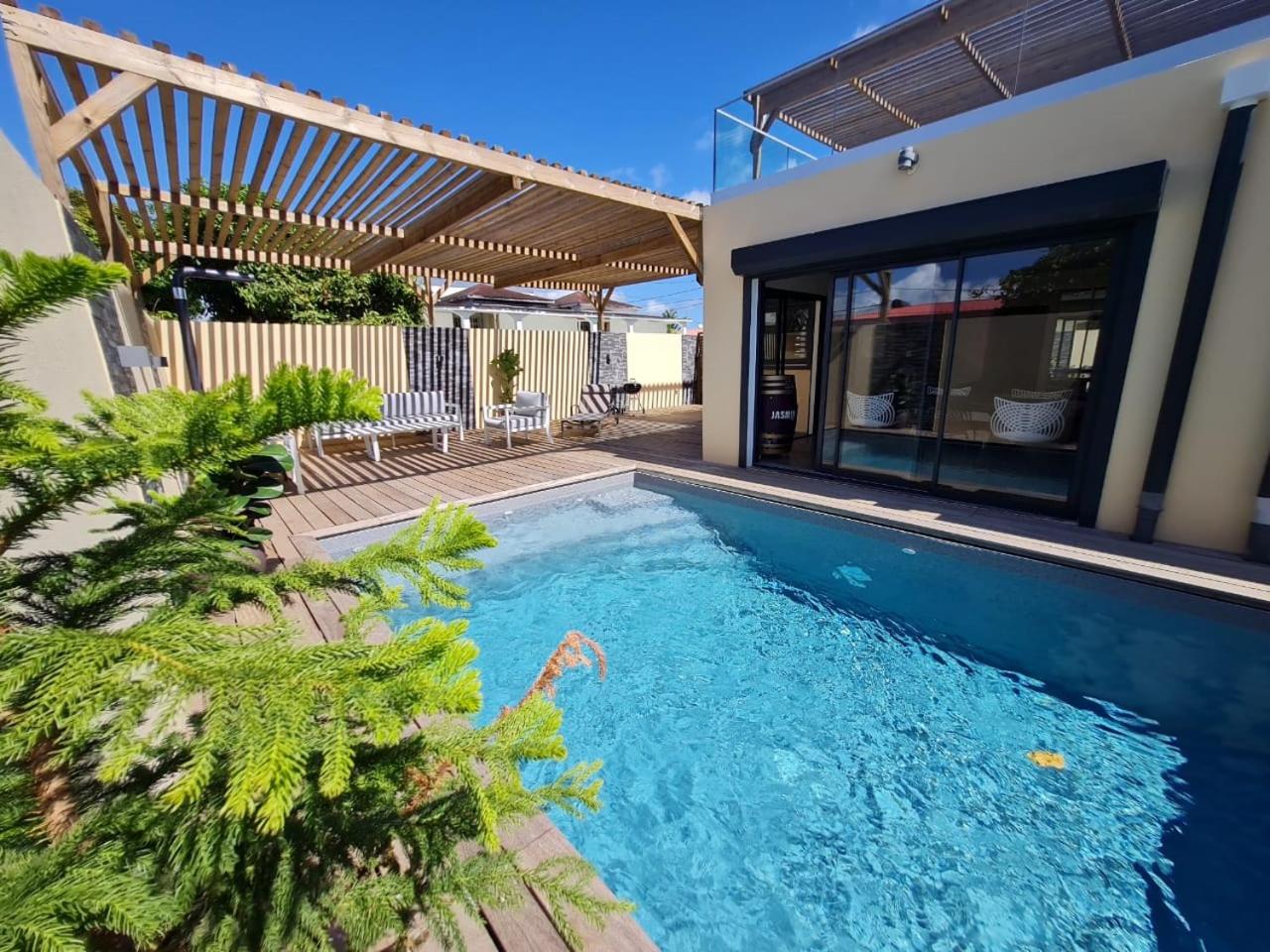 Les Villas Jasmin Standing Piscine Chauffée Jacuzzi 5 Ch 14 Pers view 3