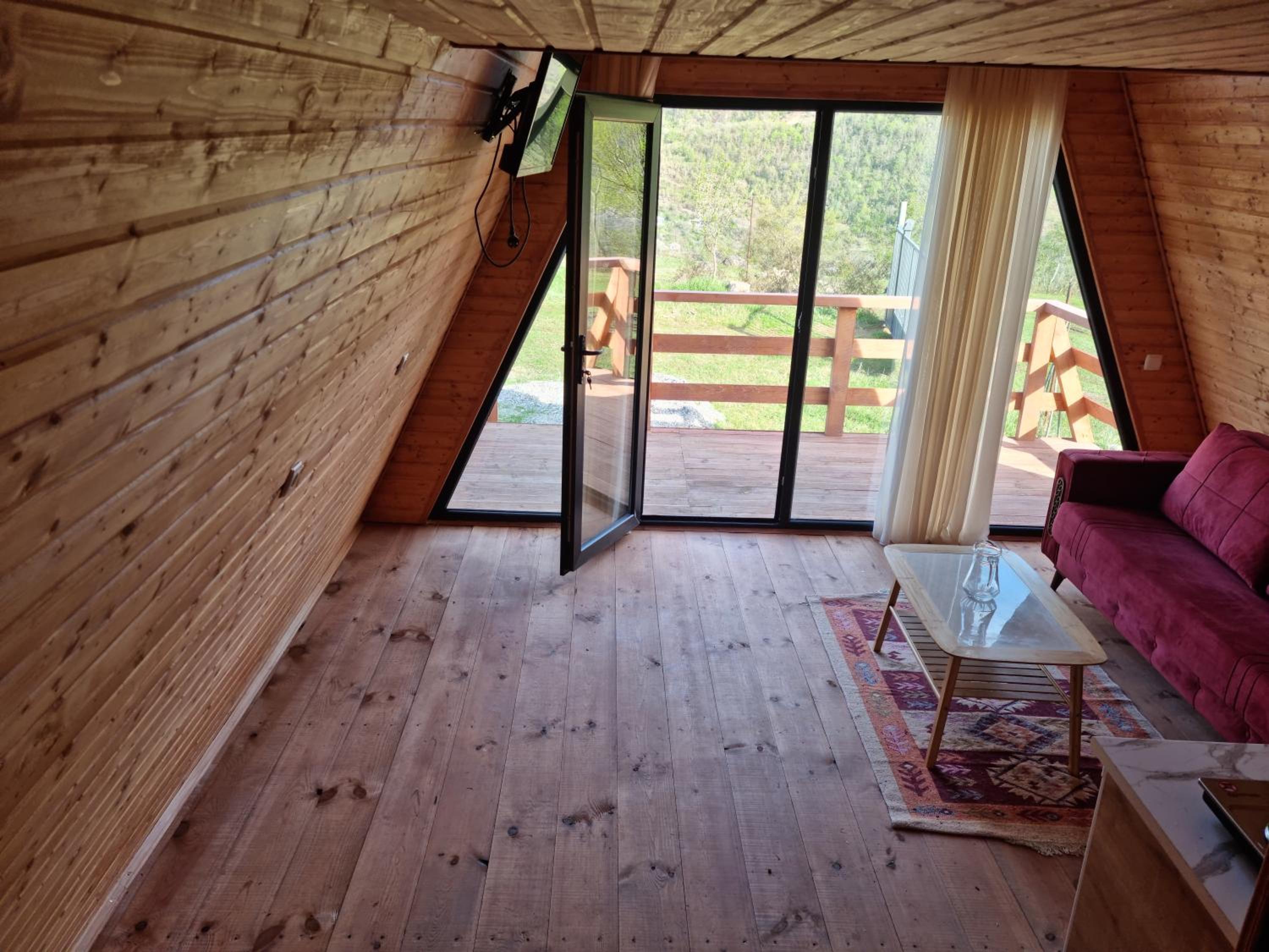 Cottage Tvishi