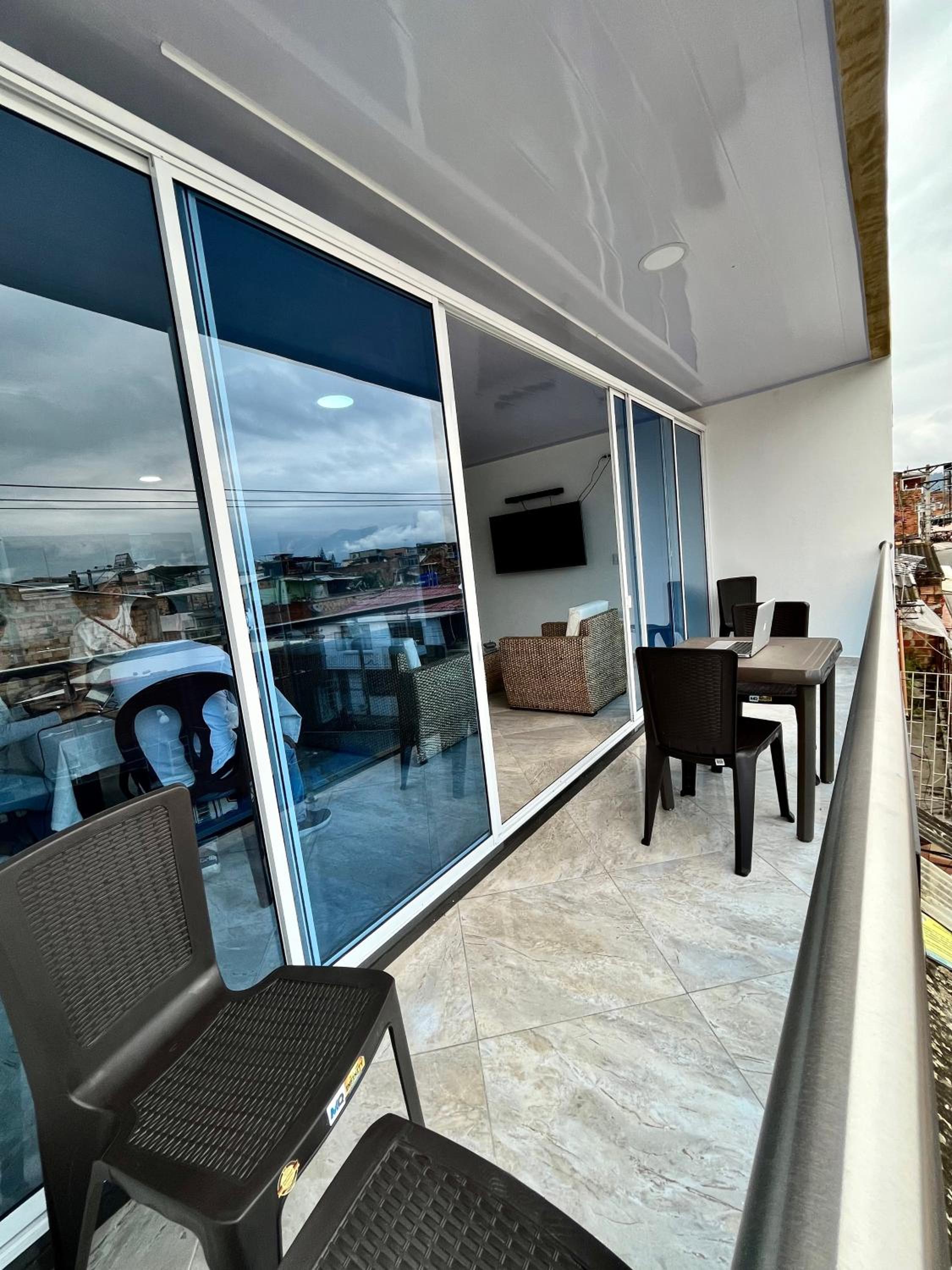 APARTAMENTO FULL HOUSE con BALCON