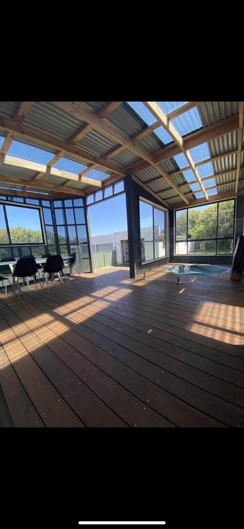 Portland sea spa retreat with King bed Free Arcade sleeps 9
