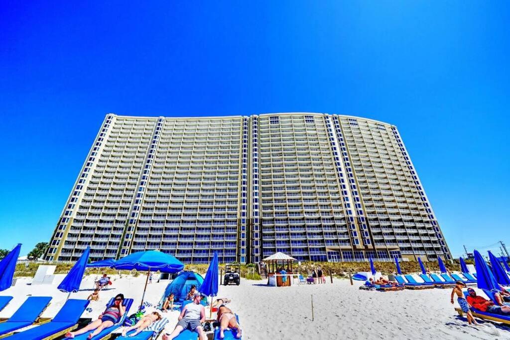 Hotel Your Ultimate Beachfront retreat! Brand New Flooring!! - Image 1