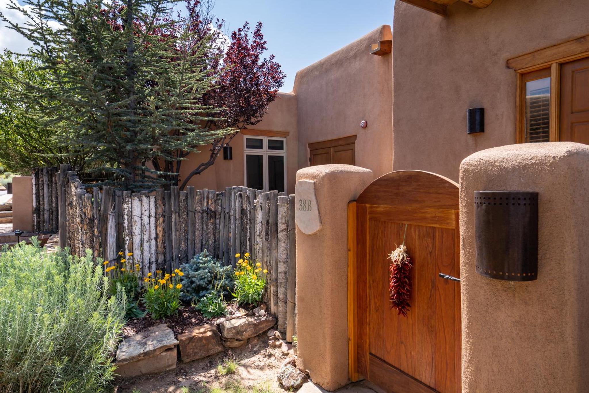 Casa de Caballo, 2 Bedrooms, Sleeps 6, Patio, Pool Access, Fireplaces view 4