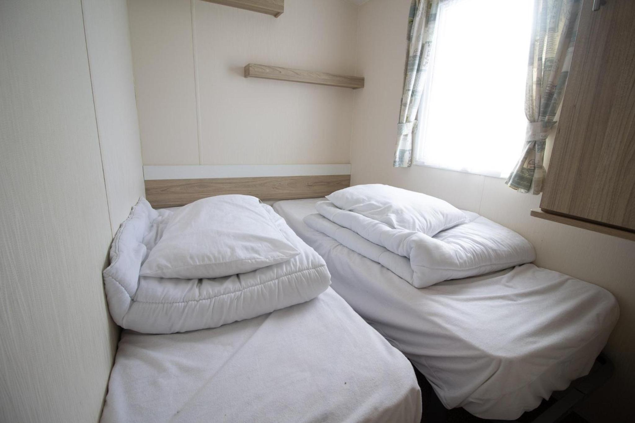 Caravan With Decking Within Walking Distance To Hunstanton Beach Ref 23054S view 3