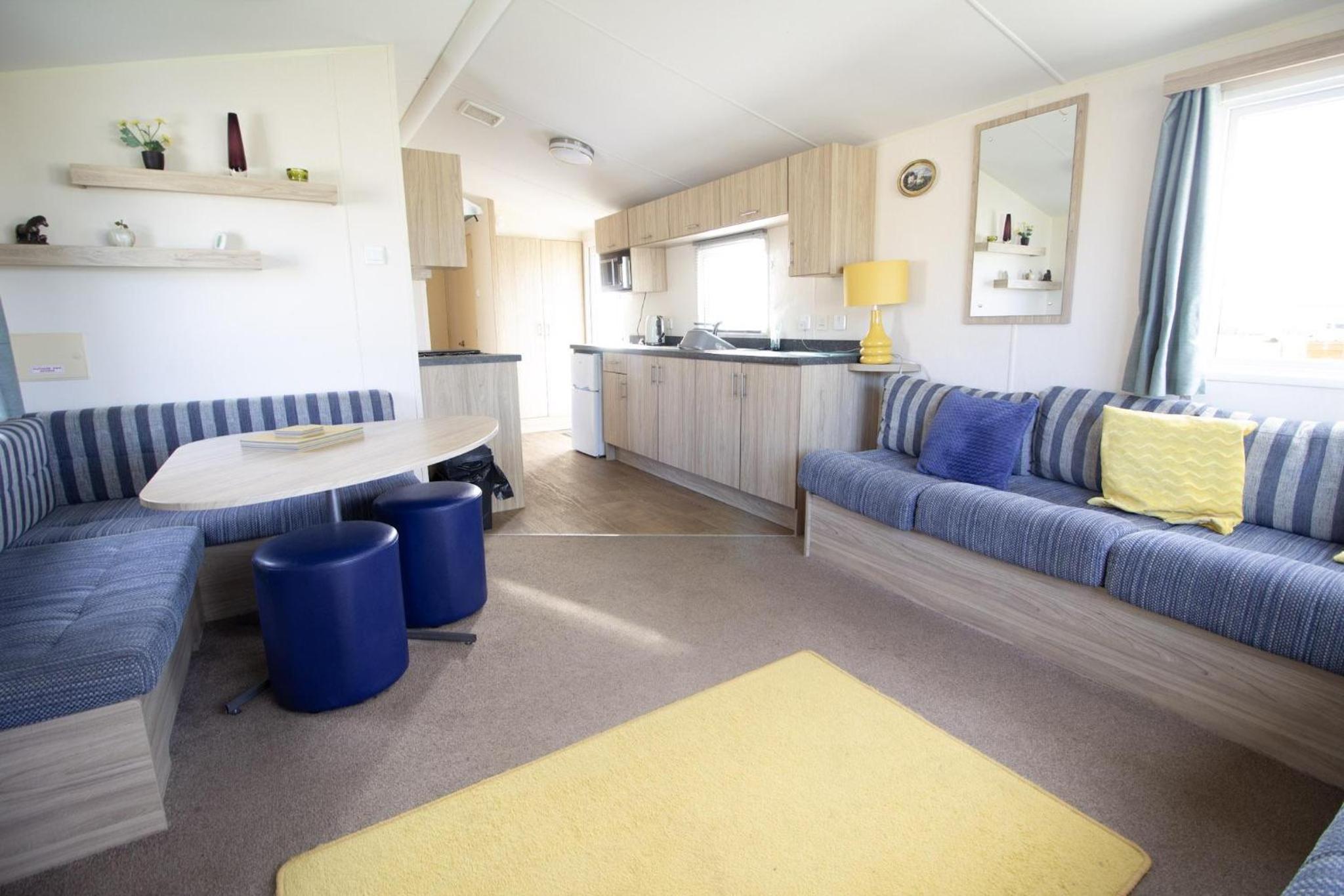Caravan With Decking Within Walking Distance To Hunstanton Beach Ref 23054S view 5
