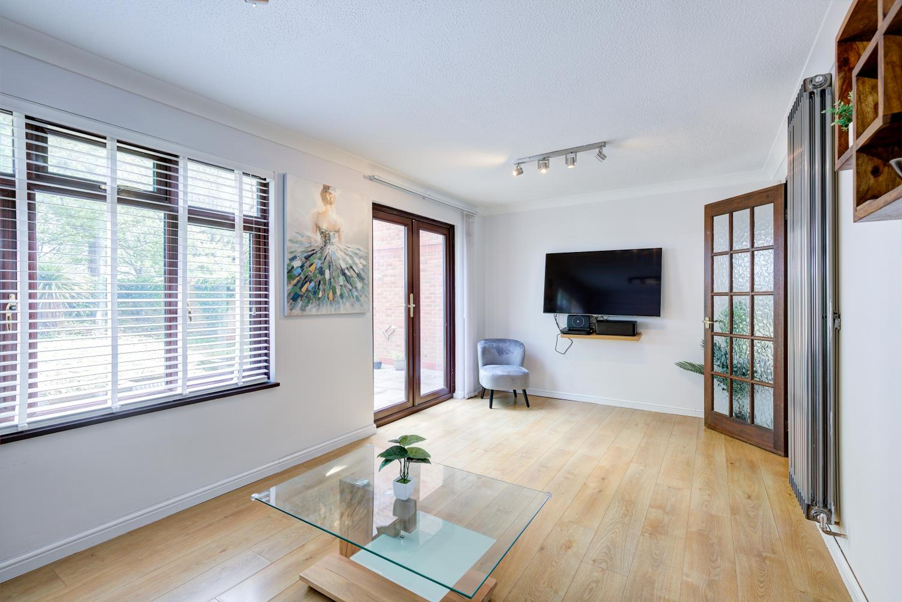 Great Location Free Parking Contractor Leisure view 2