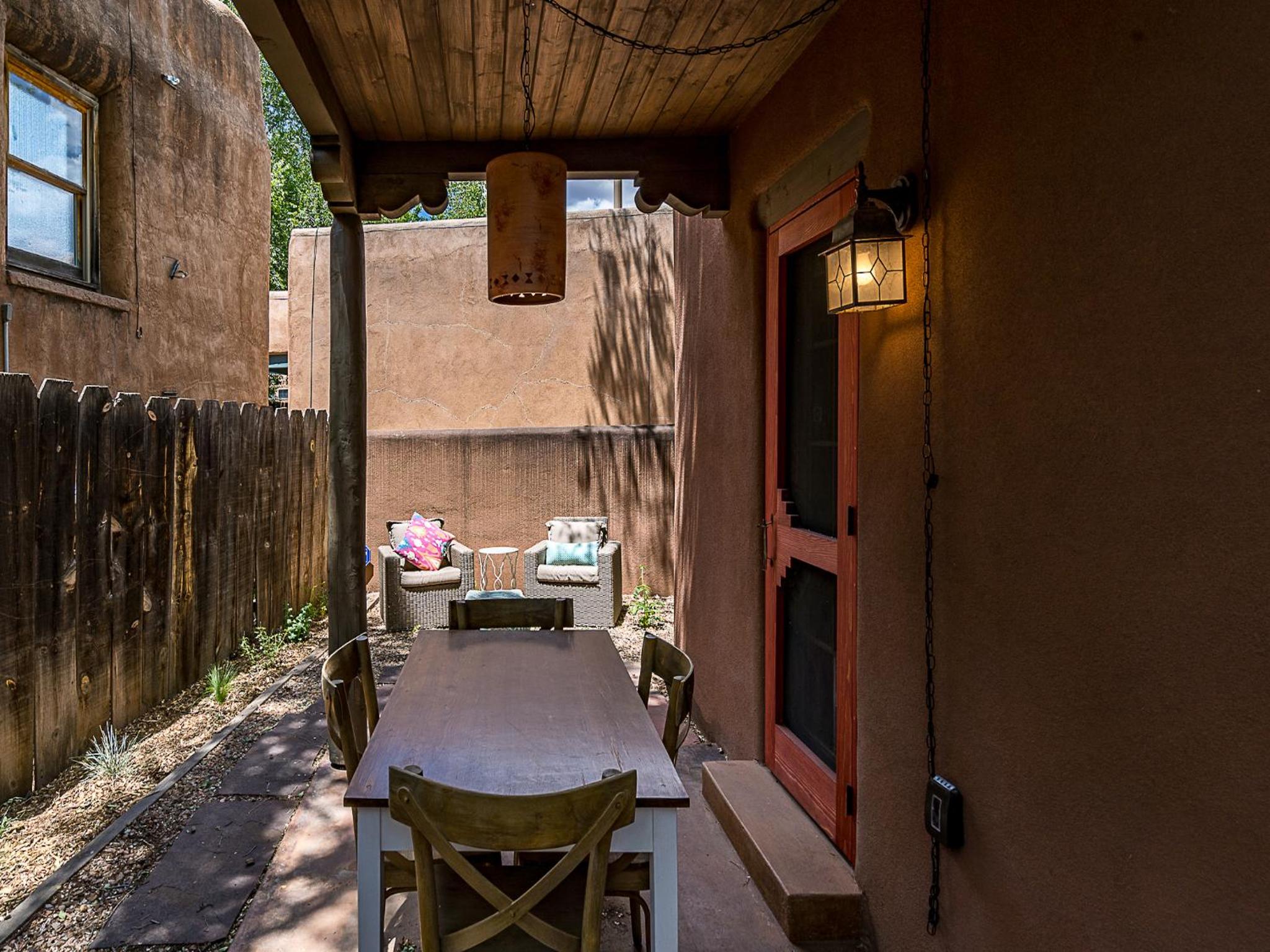 Hotel Deseo de Santa Fe, 2 Bedrooms, Patio, WiFi, Sleeps 4 - Image 1